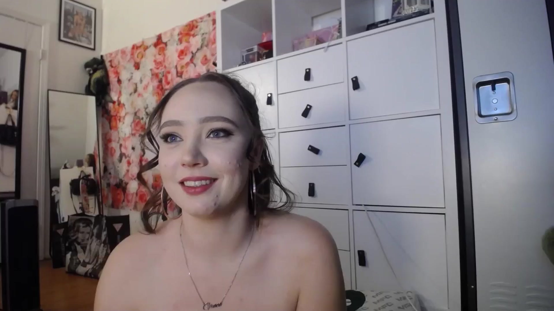 Gallery image thumbnail from Dollfacedangr's myfreecams stream on, 01/12/2025, 10:01 image 1 of 20