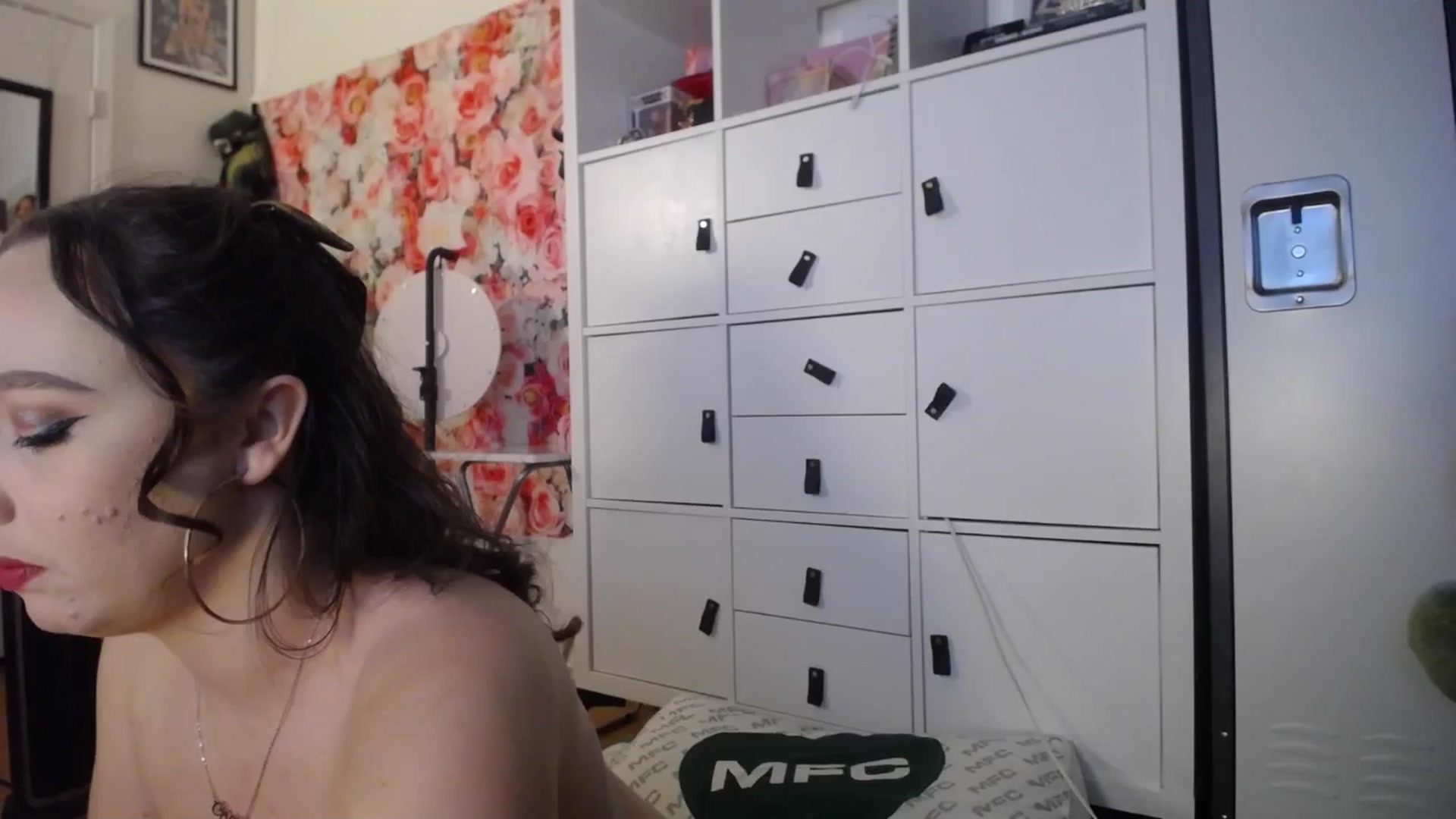 Gallery image thumbnail from Dollfacedangr's myfreecams stream on, 01/12/2025, 10:01 image 9 of 20