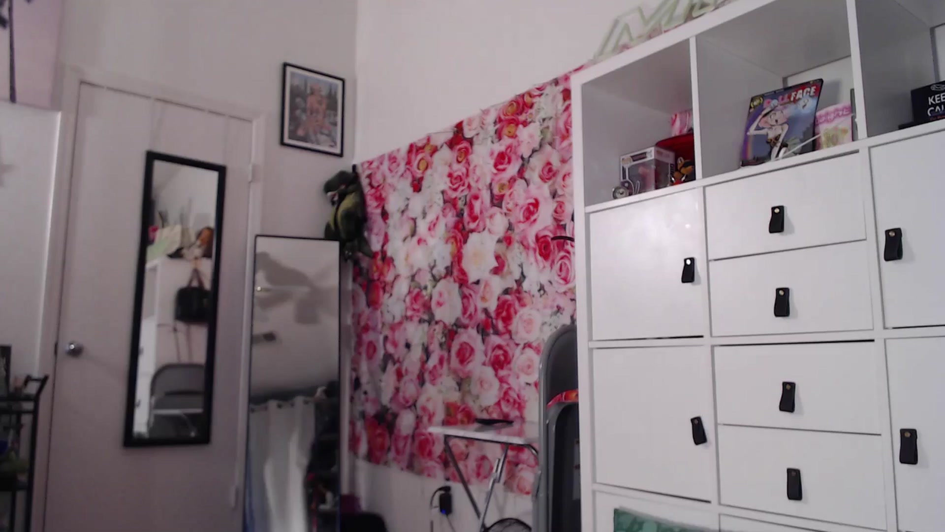 Gallery image thumbnail from Dollfacedangr's myfreecams stream on, 03/19/2025, 03:06 image 1 of 20