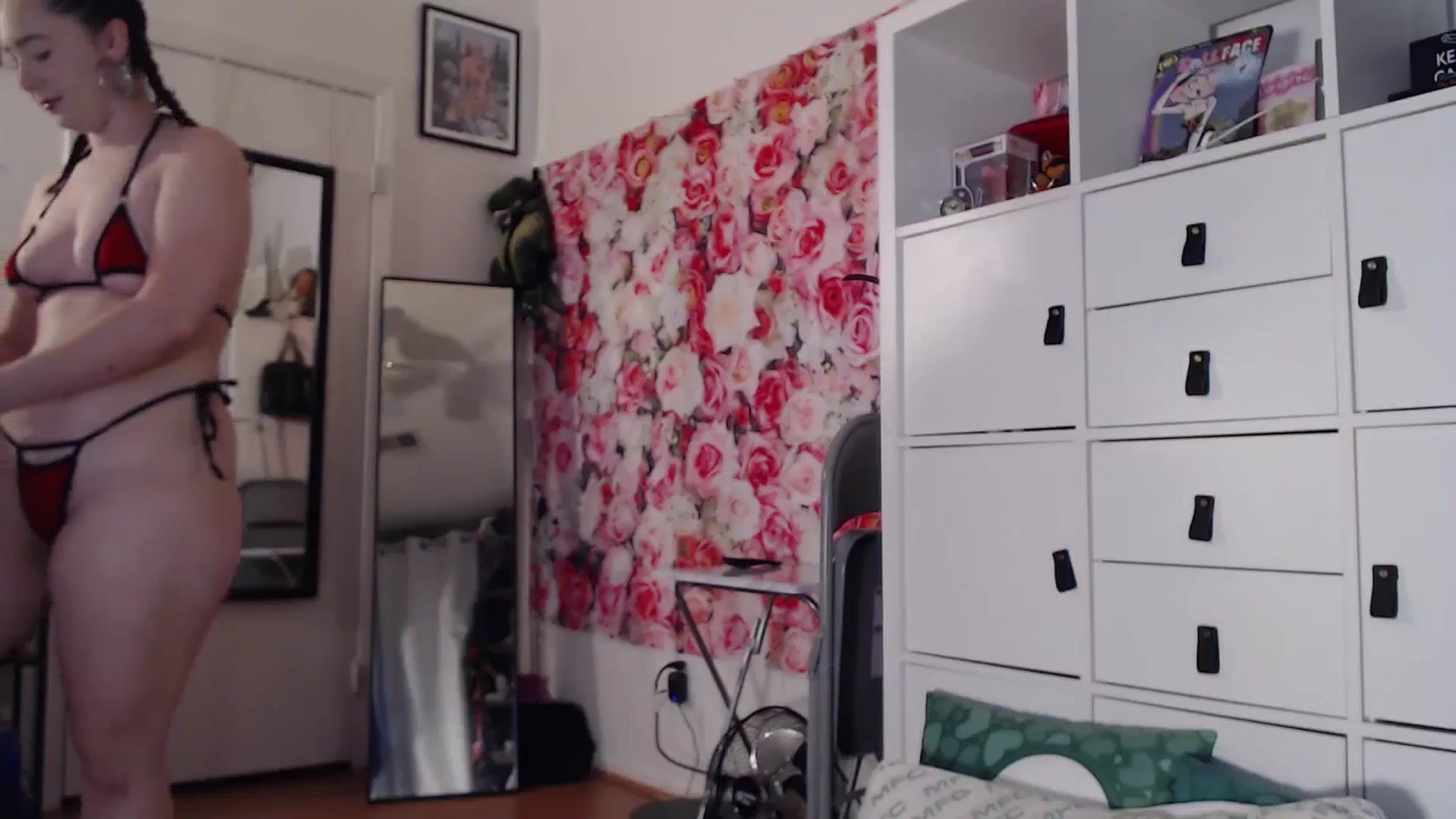 Gallery image thumbnail from Dollfacedangr's myfreecams stream on, 03/19/2025, 03:06 image 9 of 20