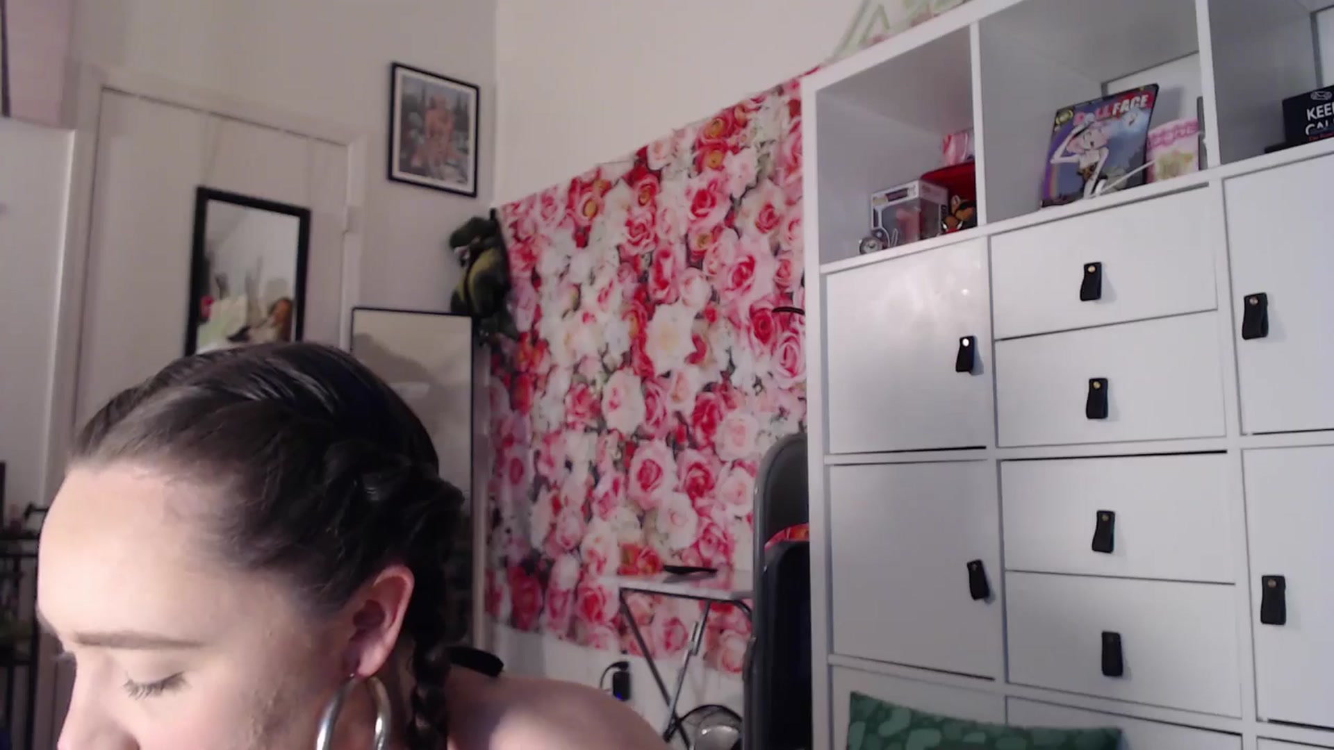 Gallery image thumbnail from Dollfacedangr's myfreecams stream on, 03/19/2025, 03:06 image 8 of 20