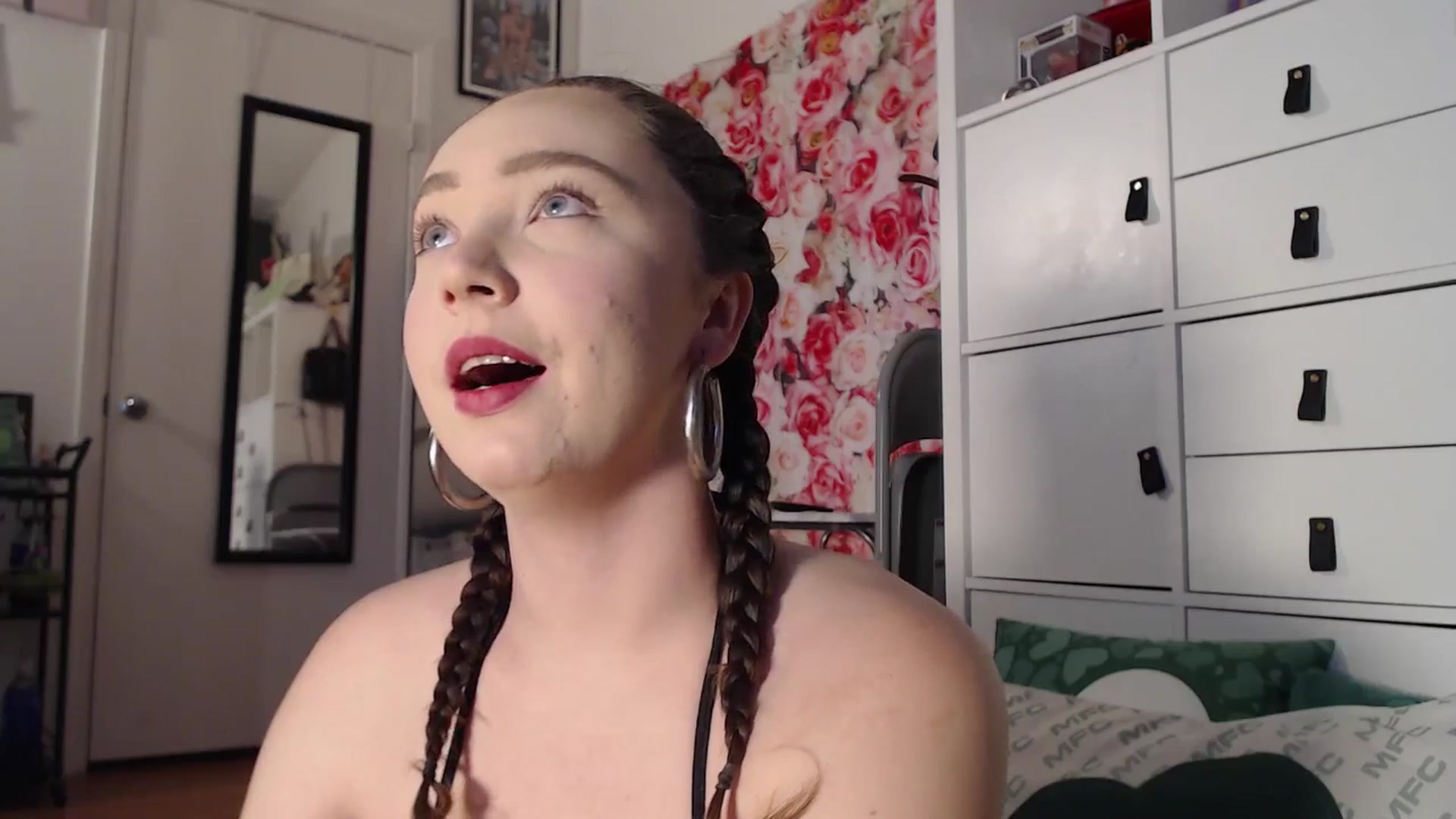 Gallery image thumbnail from Dollfacedangr's myfreecams stream on, 03/19/2025, 03:06 image 11 of 20
