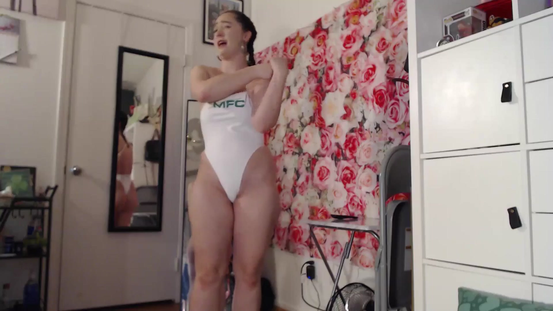 Gallery image thumbnail from Dollfacedangr's myfreecams stream on, 03/19/2025, 04:42 image 14 of 20