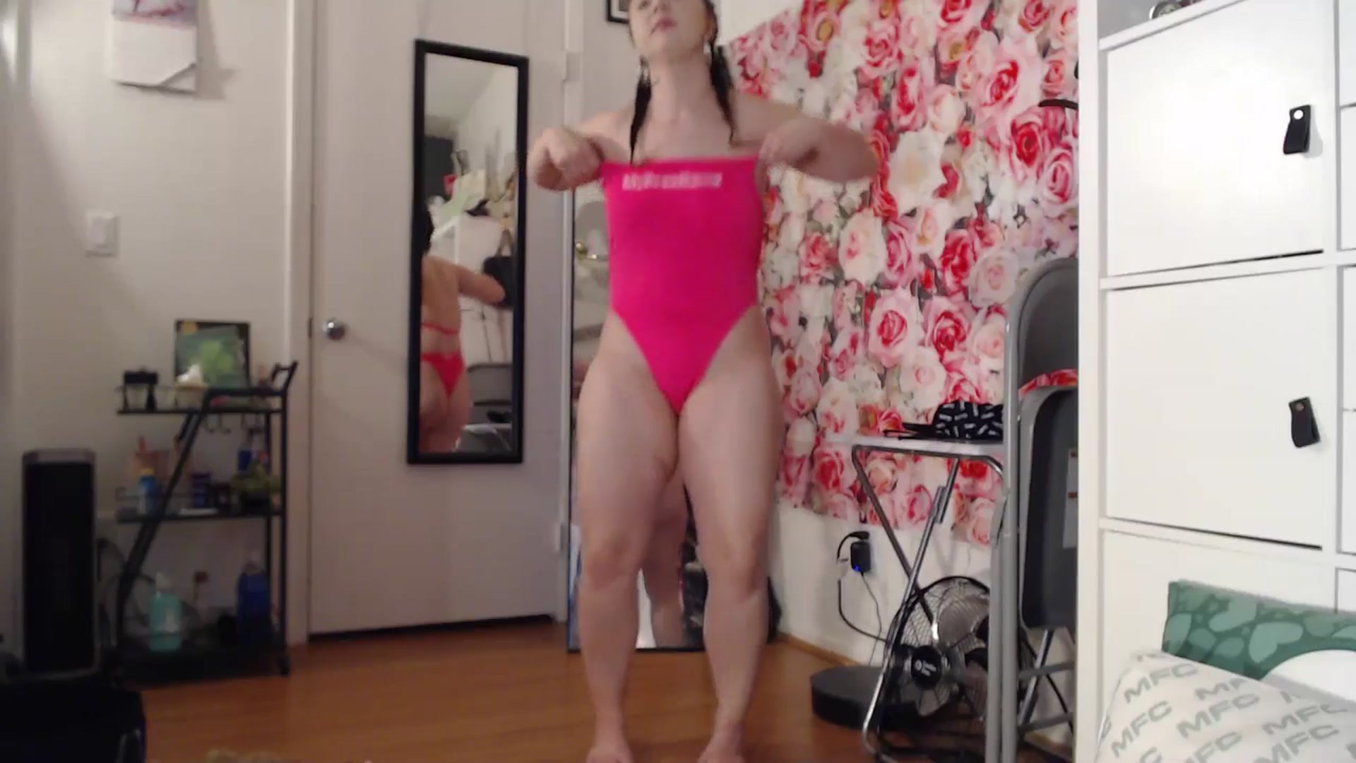 Gallery image thumbnail from Dollfacedangr's myfreecams stream on, 03/19/2025, 04:42 image 18 of 20