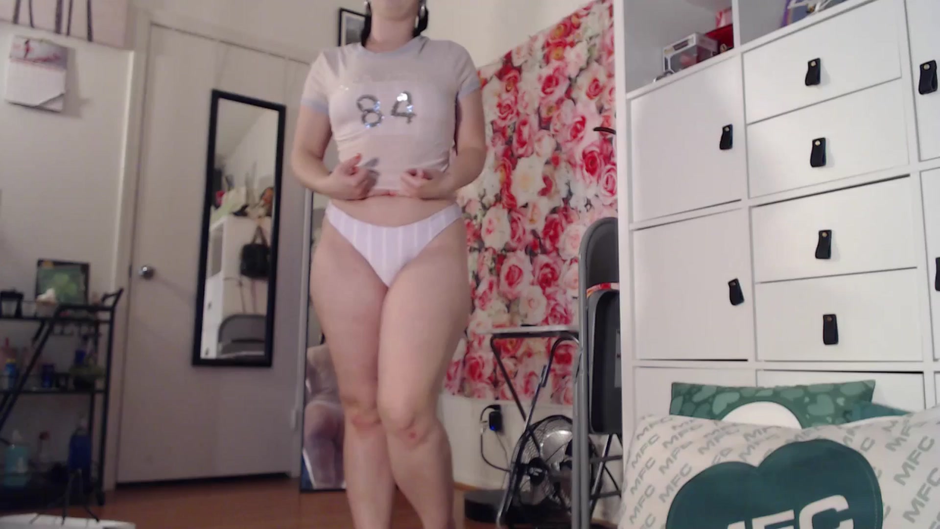 Gallery image thumbnail from Dollfacedangr's myfreecams stream on, 03/19/2025, 04:42 image 1 of 20
