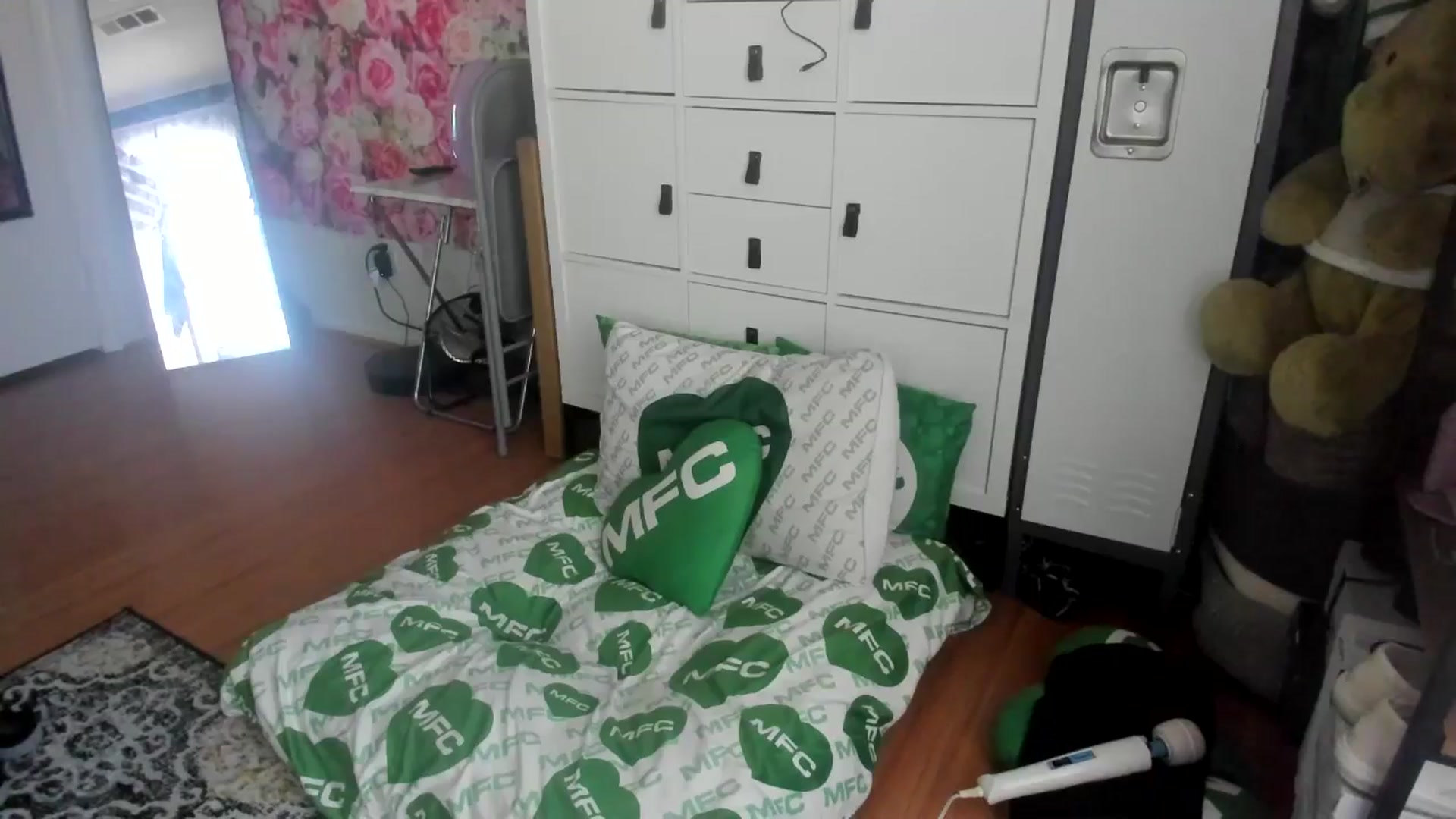 Gallery image thumbnail from Dollfacedangr's myfreecams stream on, 04/06/2025, 21:12 image 10 of 20