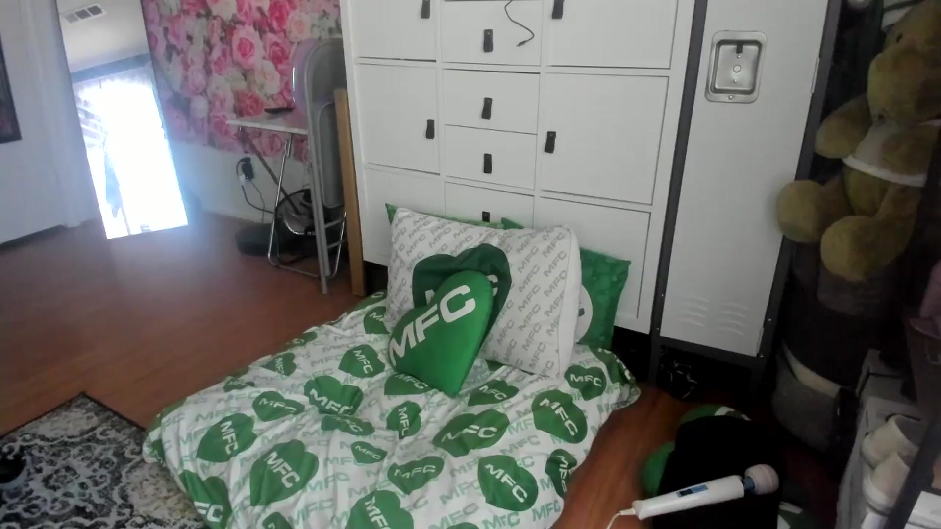 Gallery image thumbnail from Dollfacedangr's myfreecams stream on, 04/06/2025, 21:12 image 9 of 20