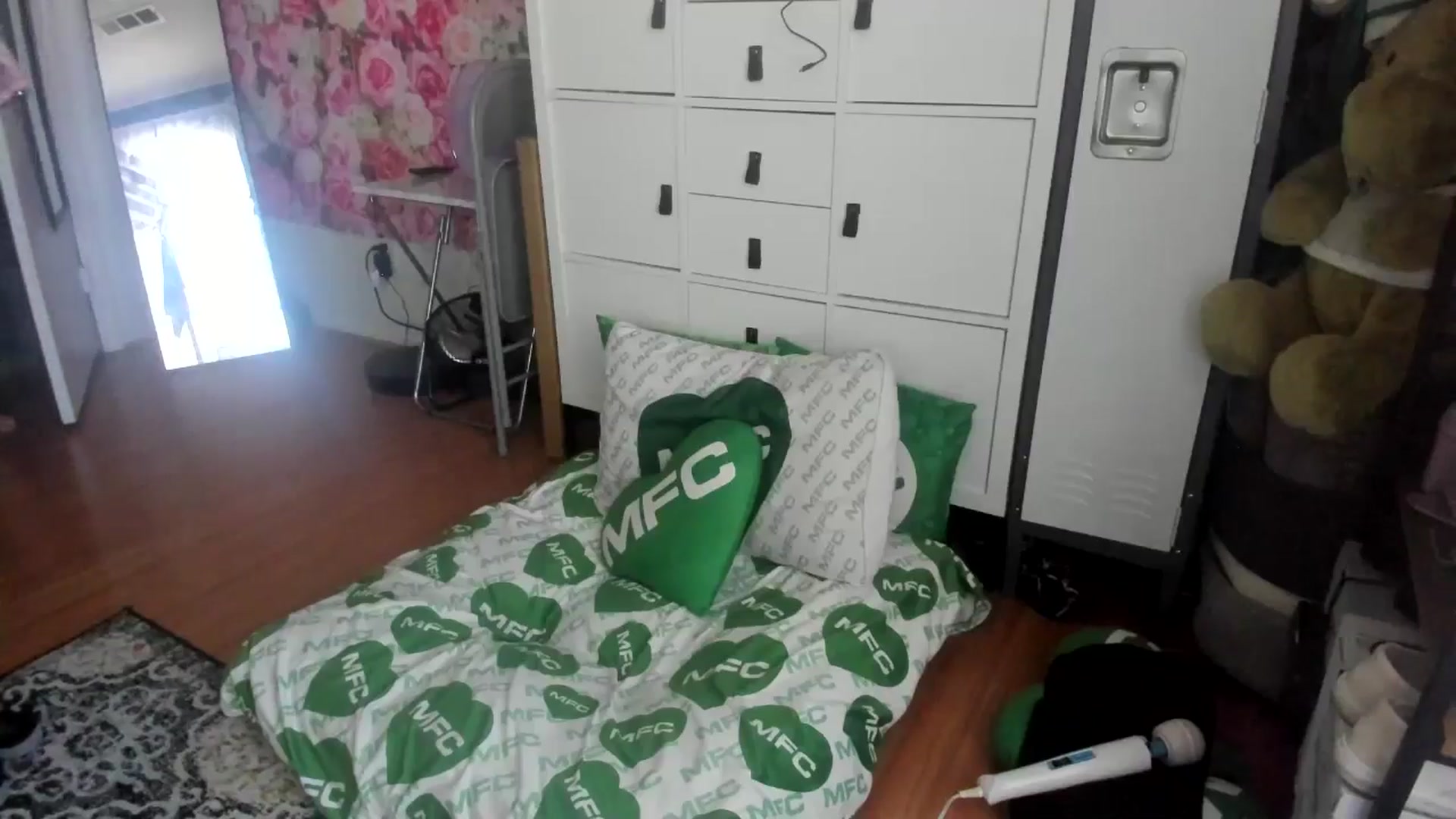 Gallery image thumbnail from Dollfacedangr's myfreecams stream on, 04/06/2025, 21:12 image 4 of 20