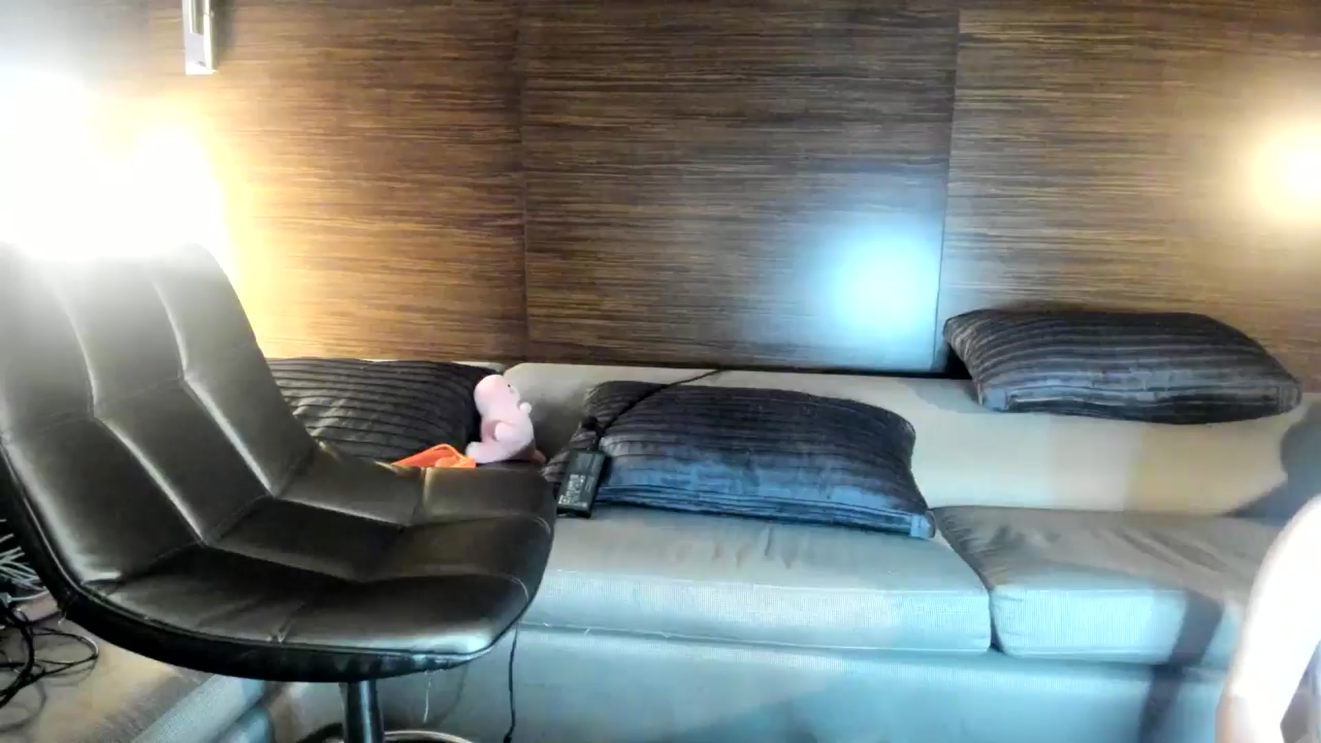 Gallery image thumbnail from Dollfacedangr's myfreecams stream on, 05/19/2025, 07:21 image 13 of 20