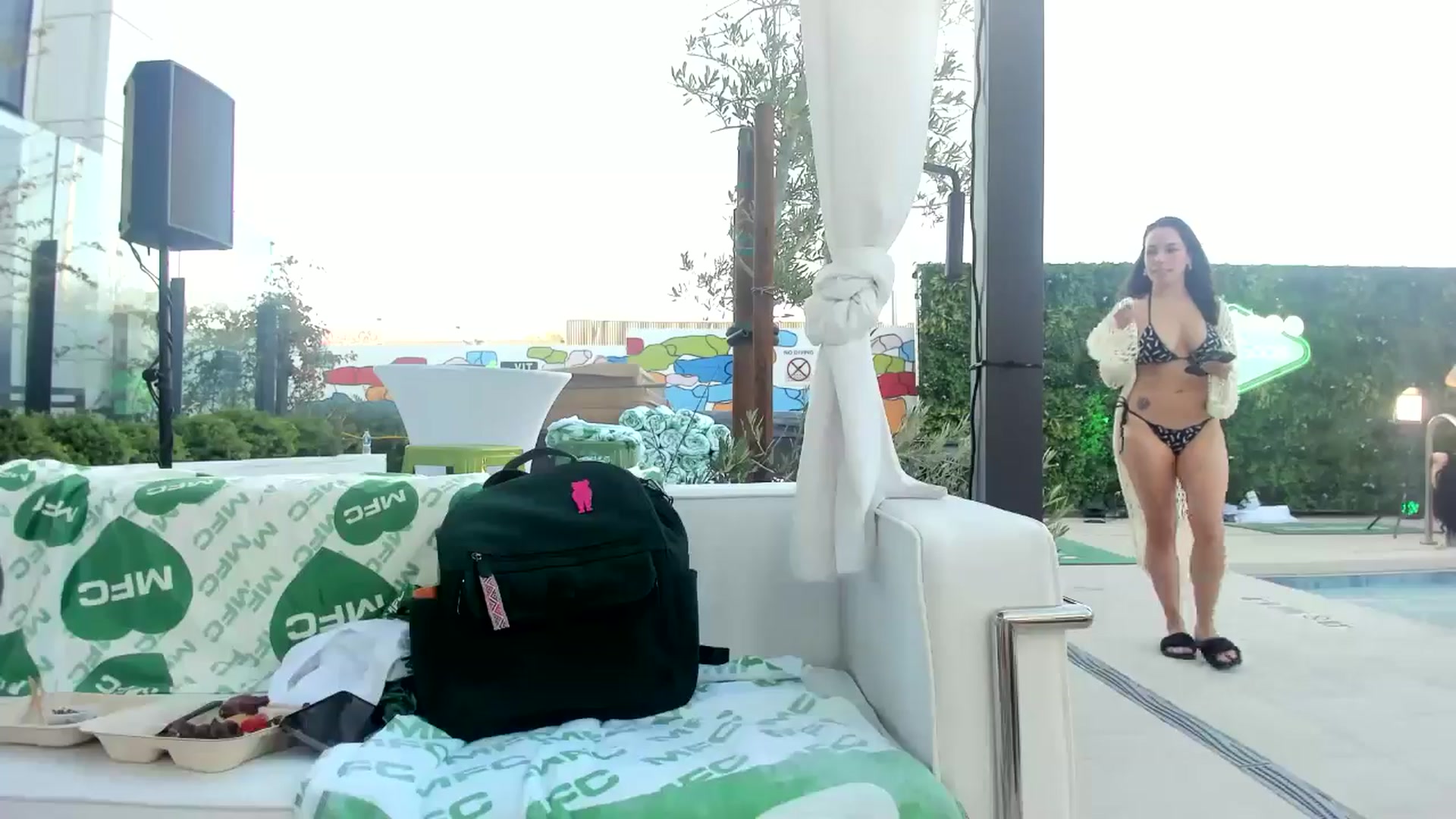 Gallery image thumbnail from Dollfacedangr's myfreecams stream on, 05/20/2025, 02:10 image 6 of 20