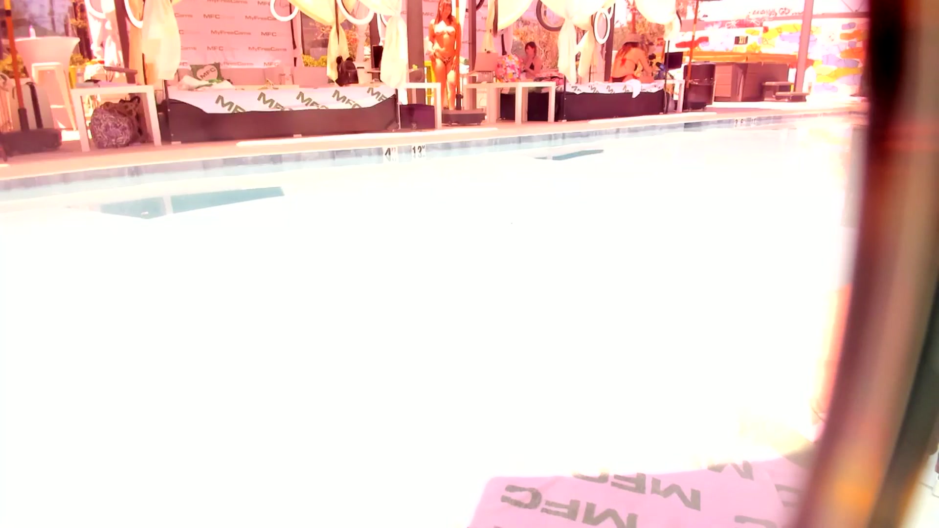 Gallery image thumbnail from Dollfacedangr's myfreecams stream on, 05/20/2025, 20:21 image 13 of 20