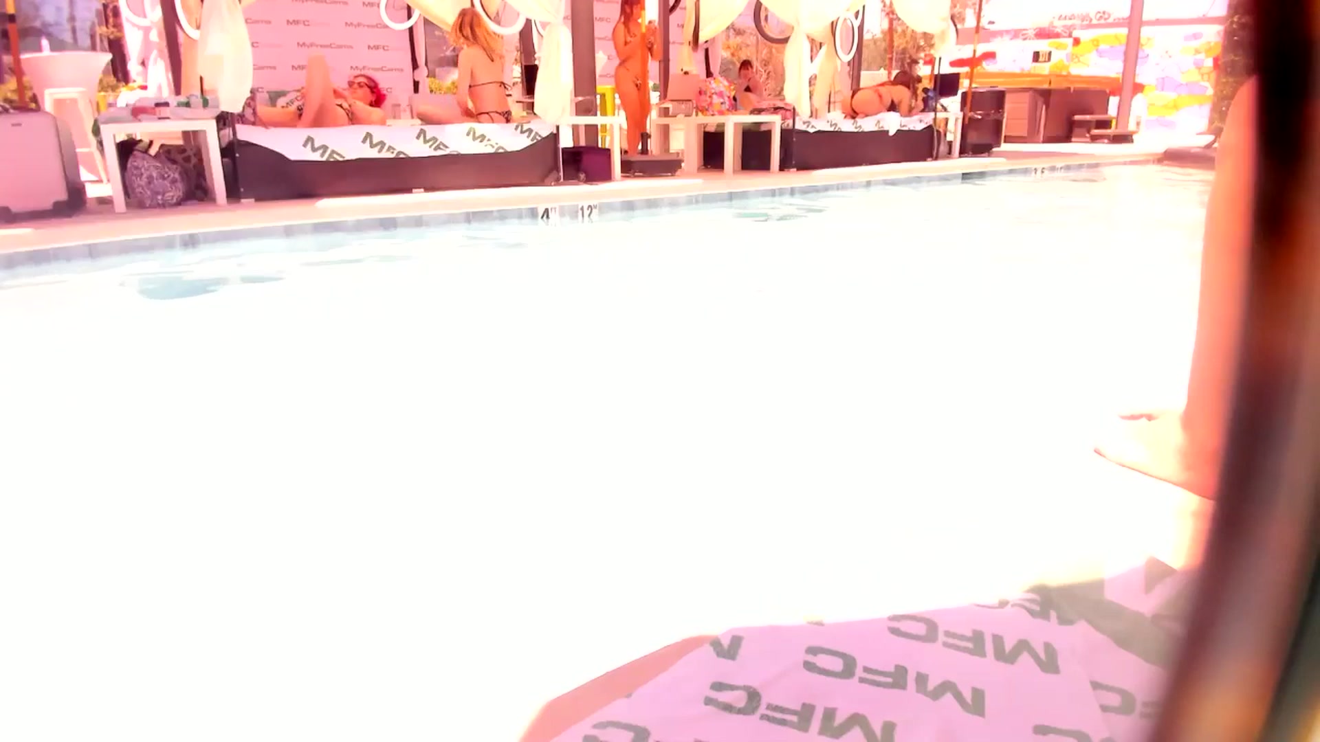 Gallery image thumbnail from Dollfacedangr's myfreecams stream on, 05/20/2025, 20:21 image 3 of 20