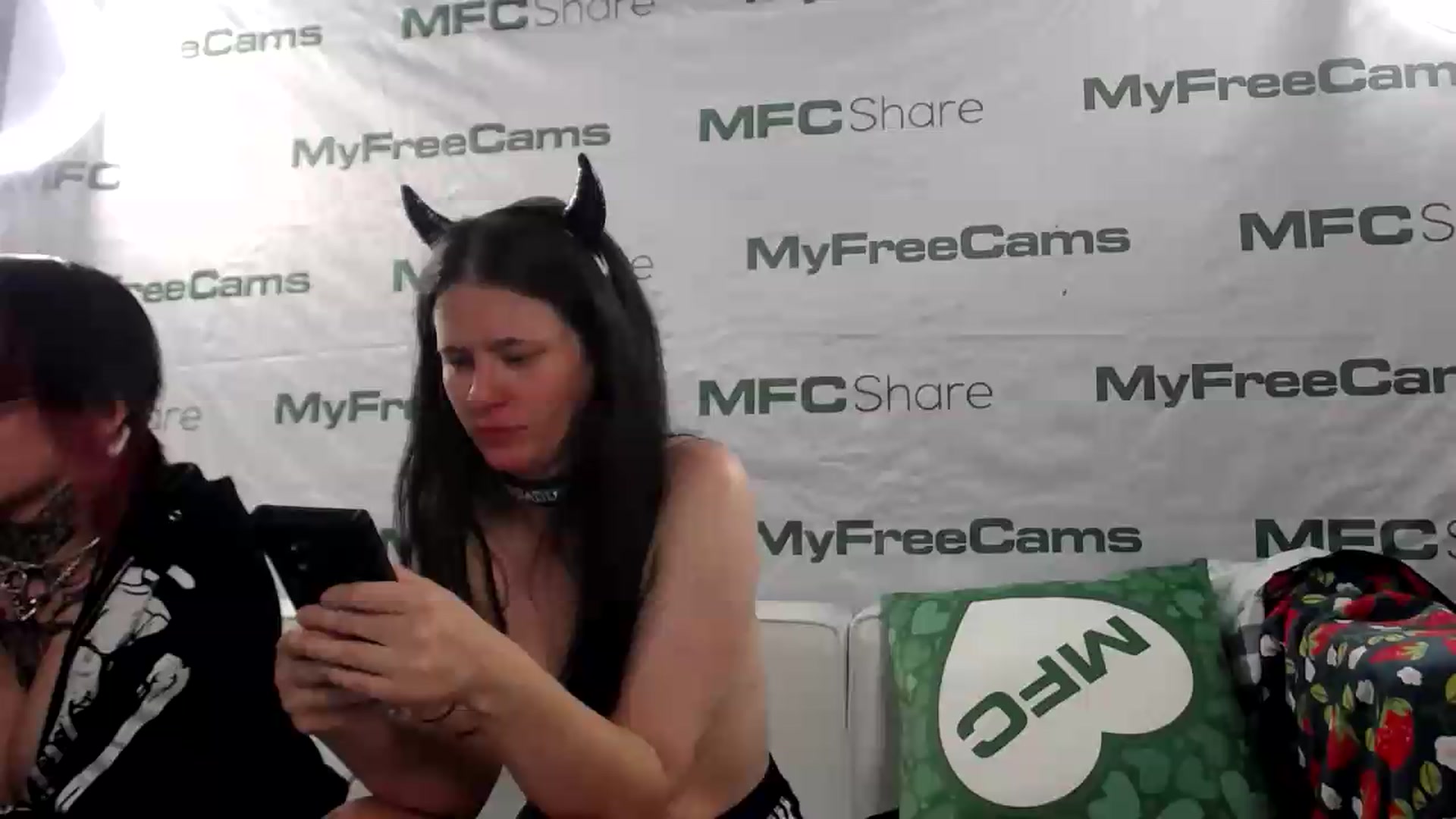 Gallery image thumbnail from Dollfacedangr's myfreecams stream on, 05/21/2026, 10:33 image 10 of 20