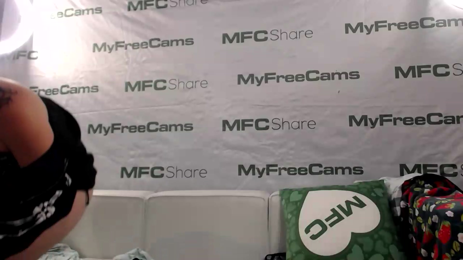 Gallery image thumbnail from Dollfacedangr's myfreecams stream on, 05/21/2026, 10:33 image 6 of 20