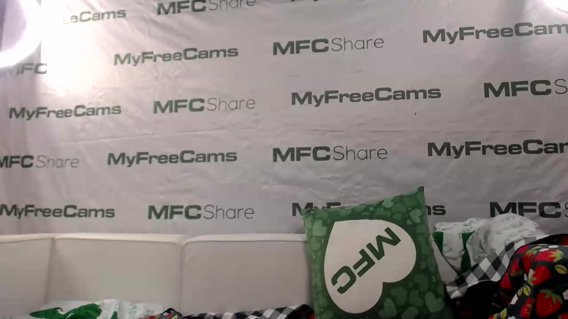 Gallery image thumbnail from Dollfacedangr's myfreecams stream on, 05/21/2026, 10:33 image 13 of 20