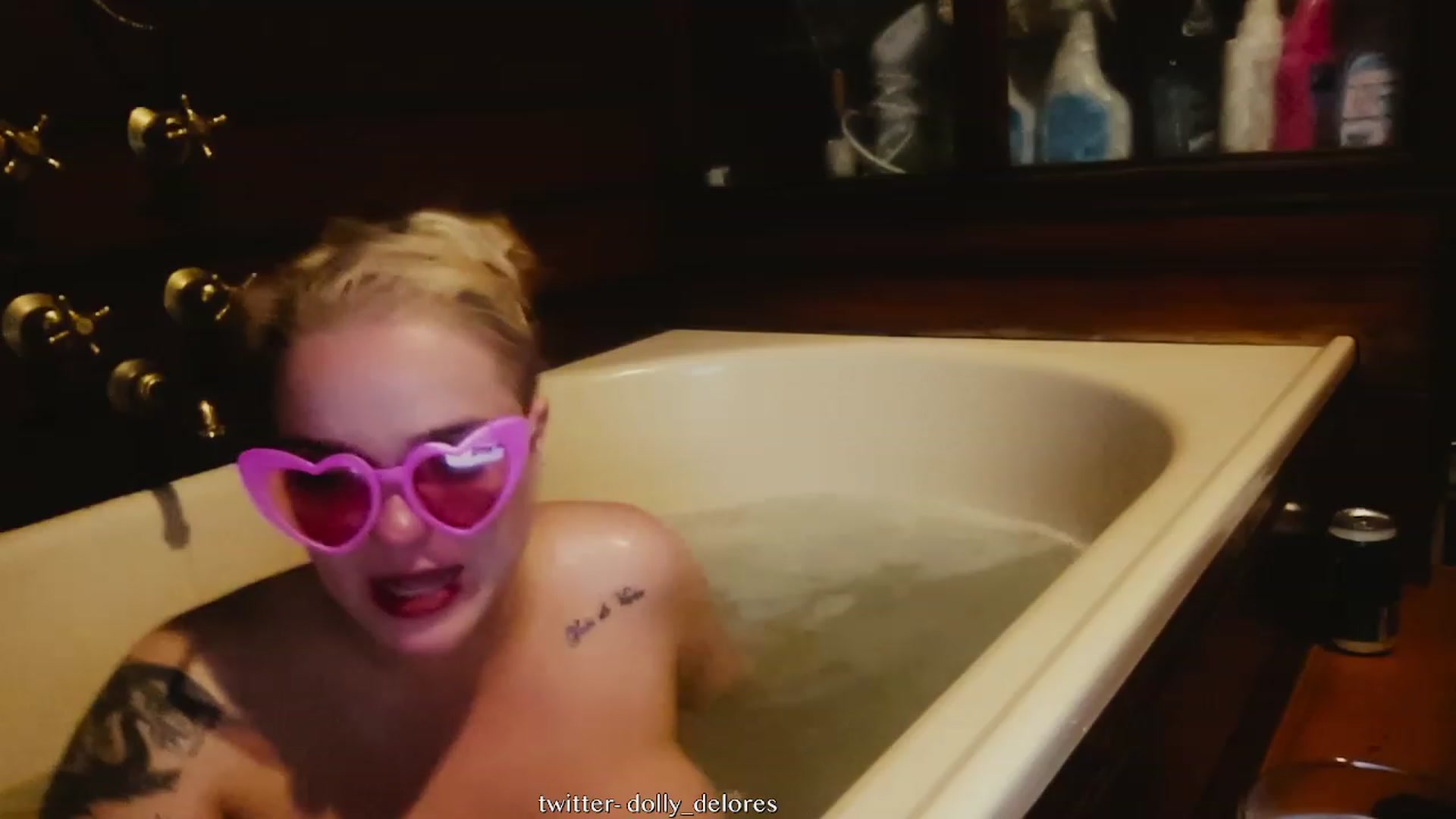 Gallery image thumbnail from DollyDelores's myfreecams stream on, 07/23/2023, 18:41 image 15 of 20