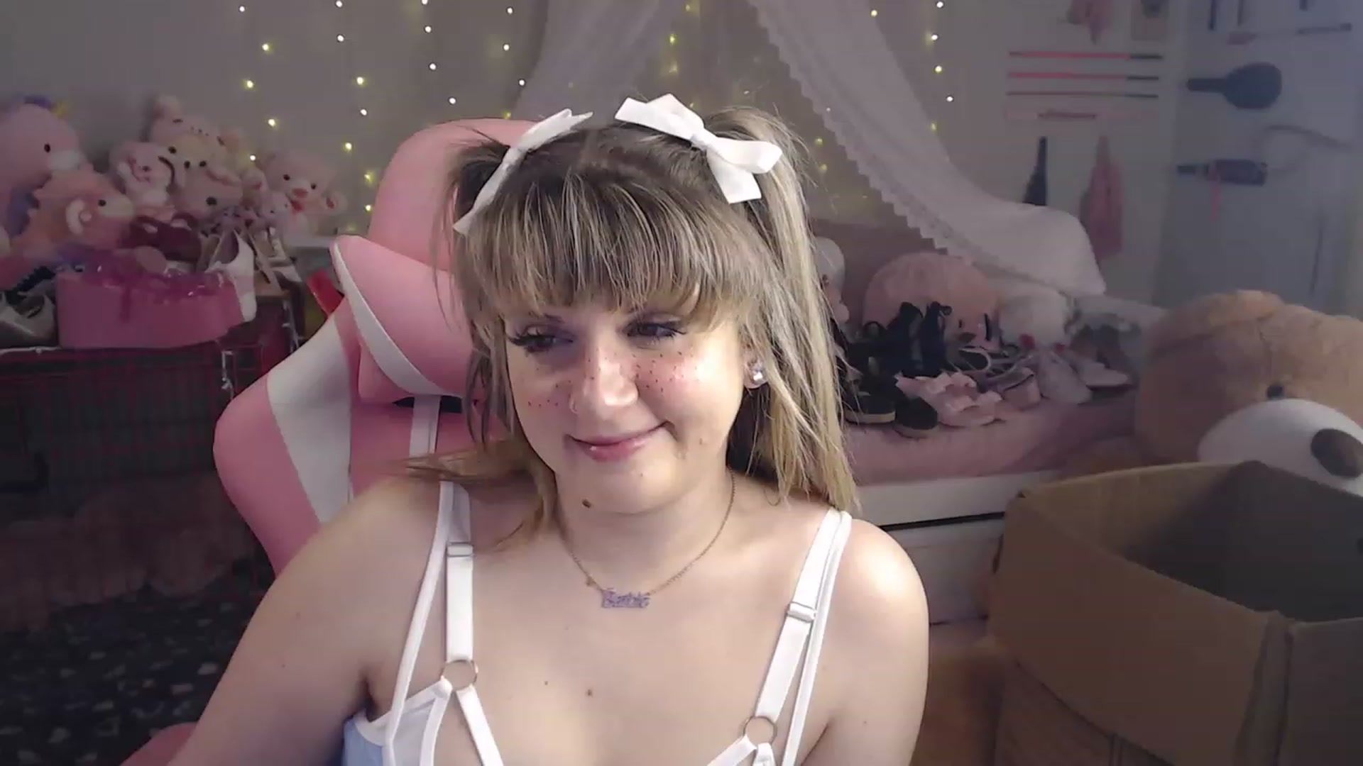 Gallery image thumbnail from DollyMattel's myfreecams stream on, 02/26/2023, 03:45 image 18 of 20