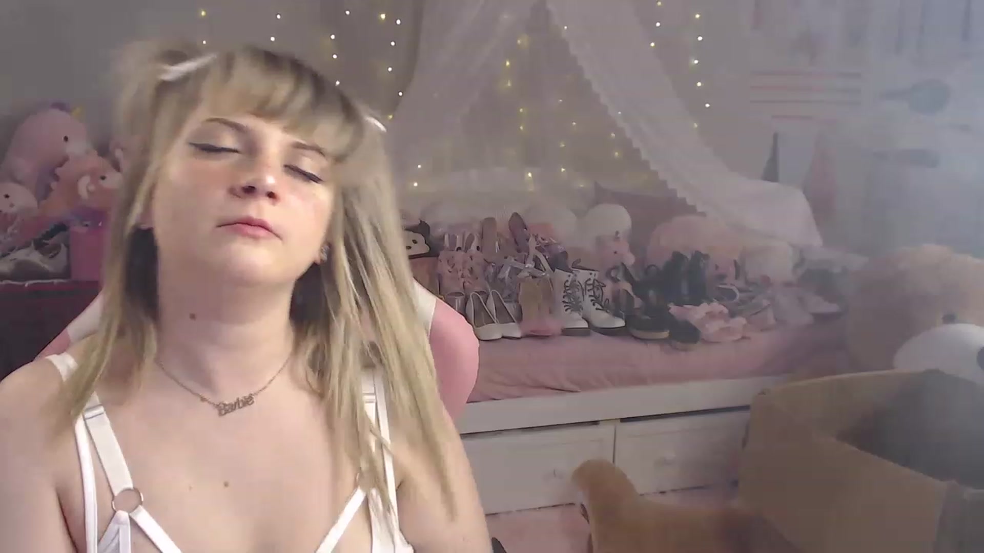 Gallery image thumbnail from DollyMattel's myfreecams stream on, 02/26/2023, 03:45 image 17 of 20