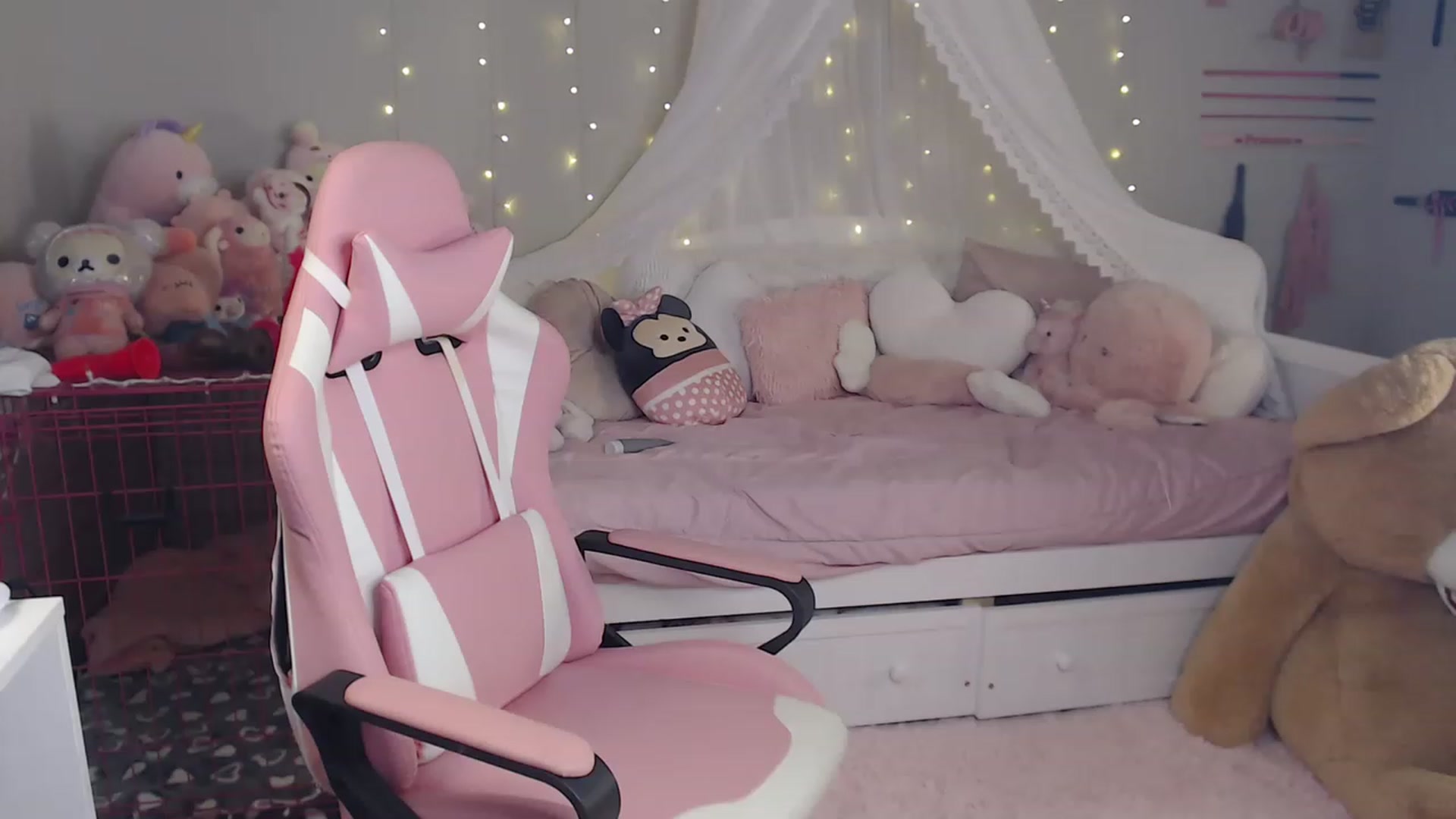 Gallery image thumbnail from DollyMattel's myfreecams stream on, 03/19/2023, 03:05 image 17 of 20