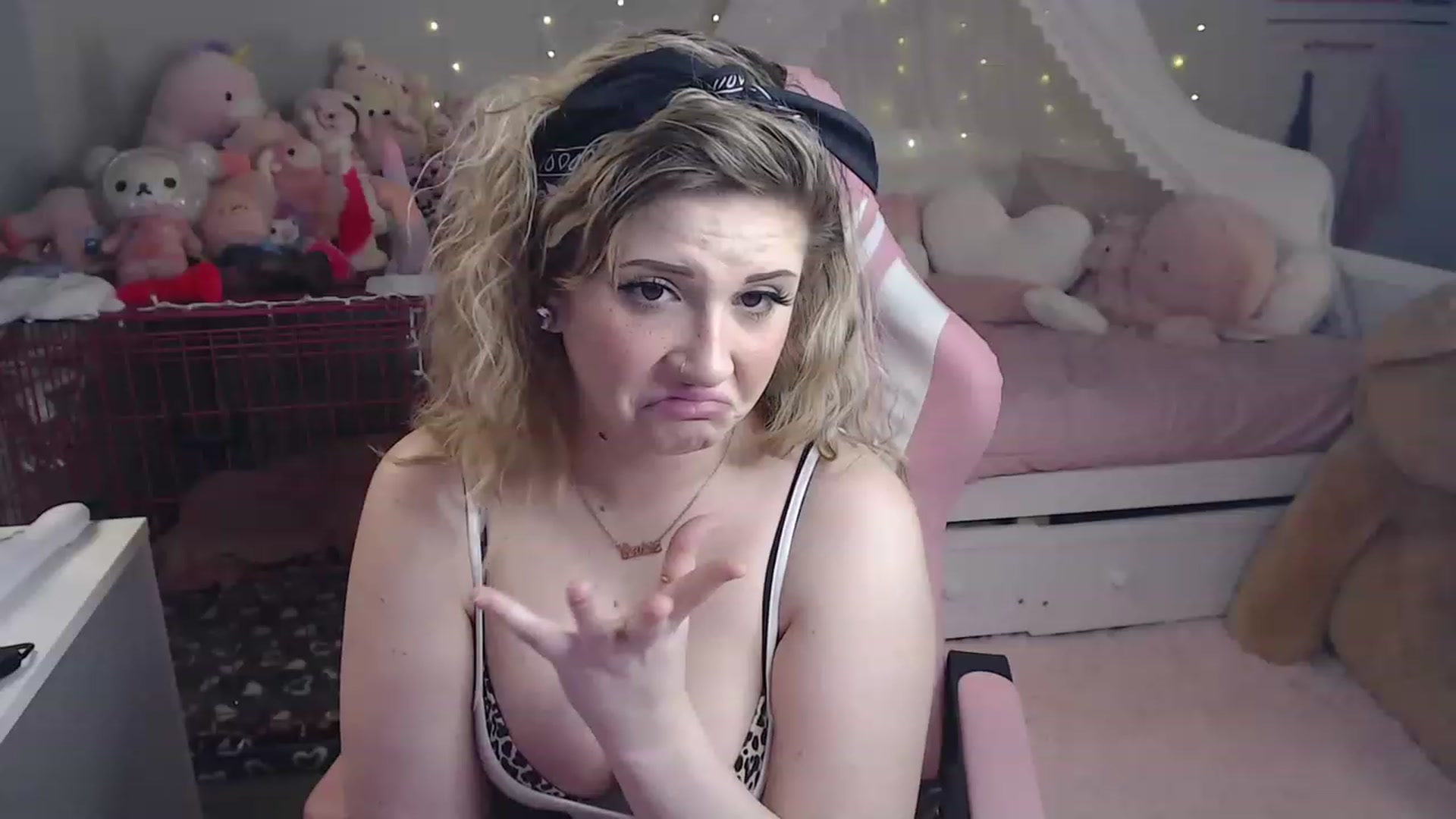 Gallery image thumbnail from DollyMattel's myfreecams stream on, 03/19/2023, 03:05 image 13 of 20