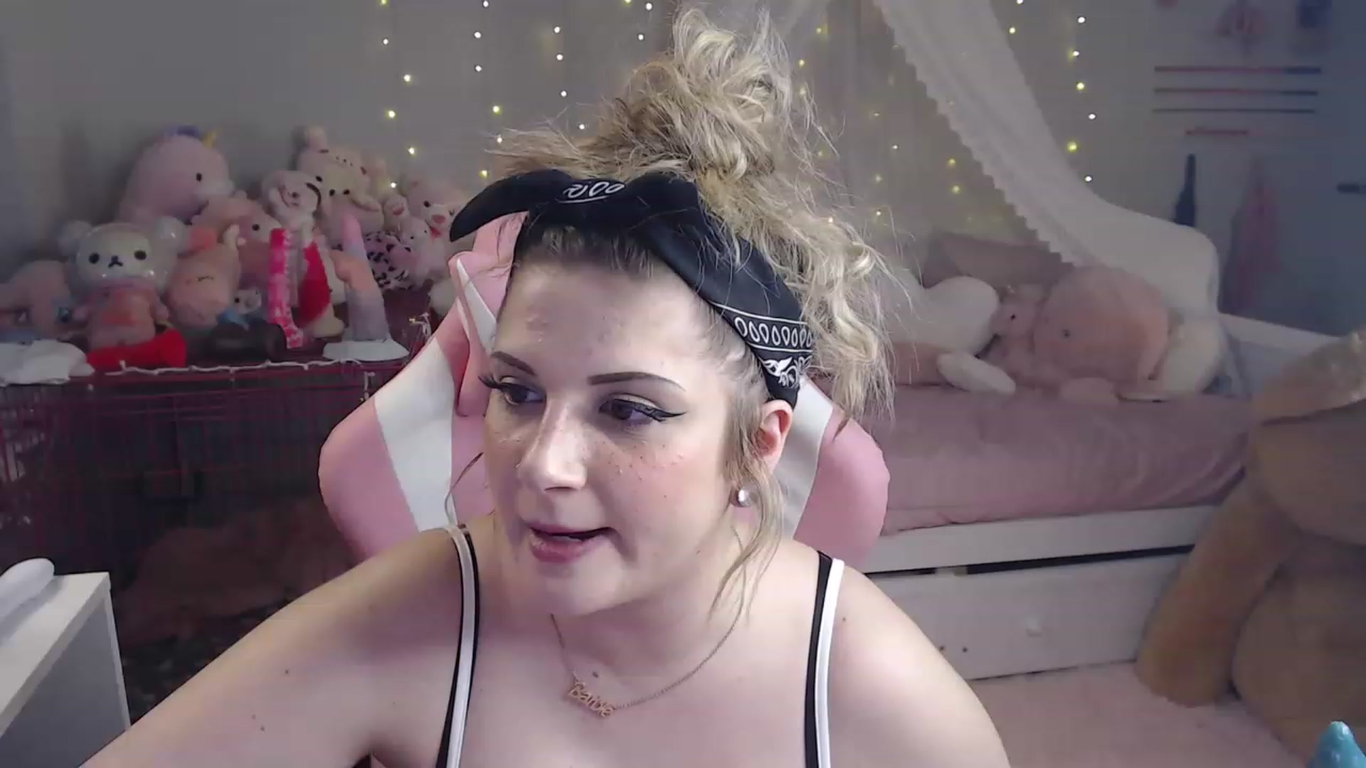 Gallery image thumbnail from DollyMattel's myfreecams stream on, 03/19/2023, 03:05 image 7 of 20