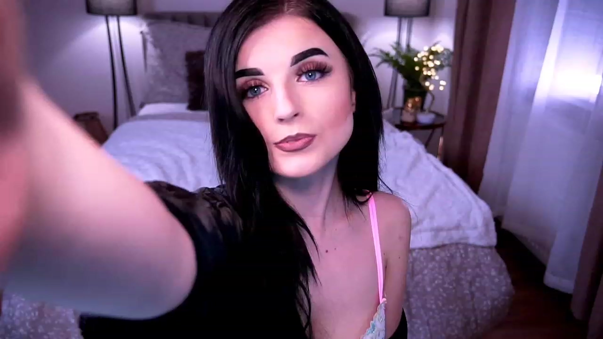 Gallery image thumbnail from Dolly_nn's myfreecams stream on, 04/07/2023, 16:45 image 4 of 20