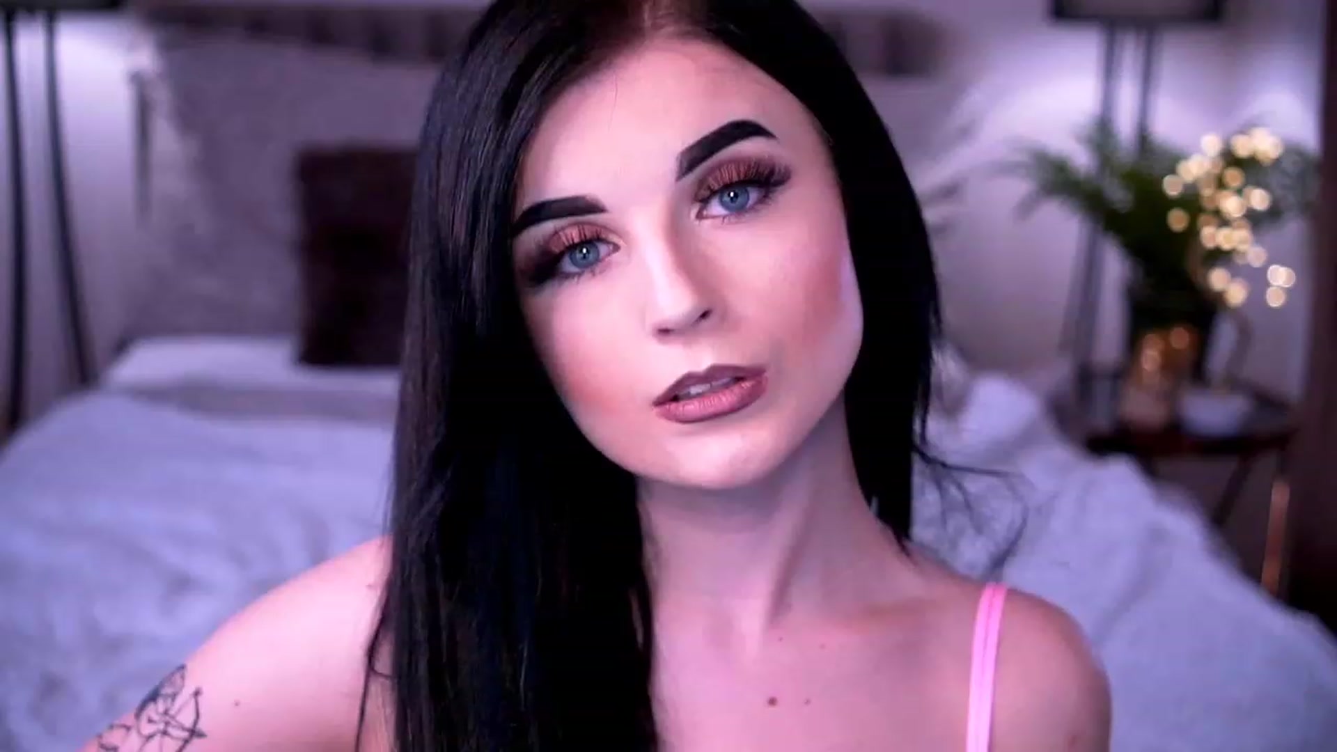 Gallery image thumbnail from Dolly_nn's myfreecams stream on, 04/07/2023, 16:45 image 18 of 20