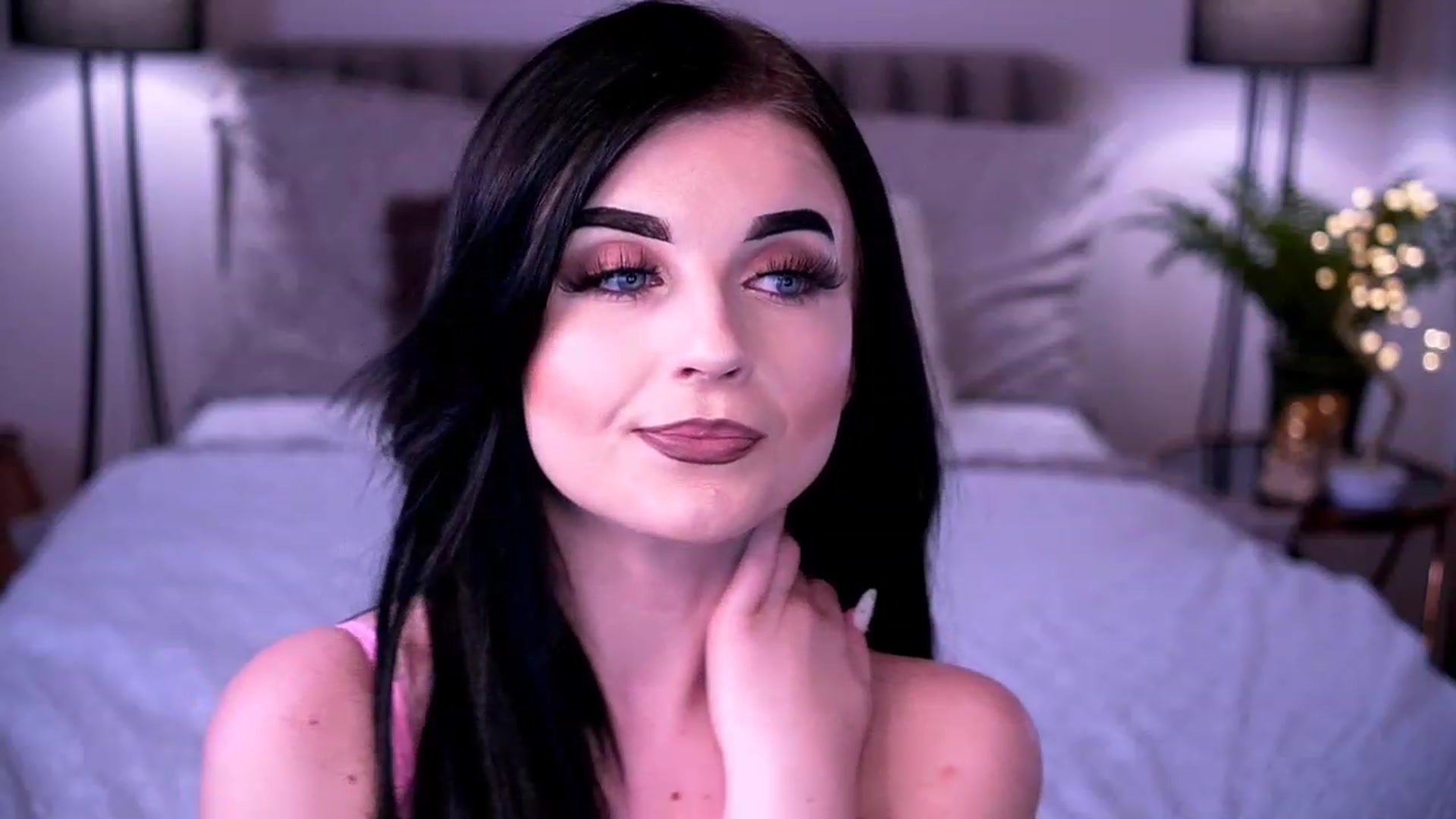 Gallery image thumbnail from Dolly_nn's myfreecams stream on, 04/07/2023, 19:44 image 17 of 20