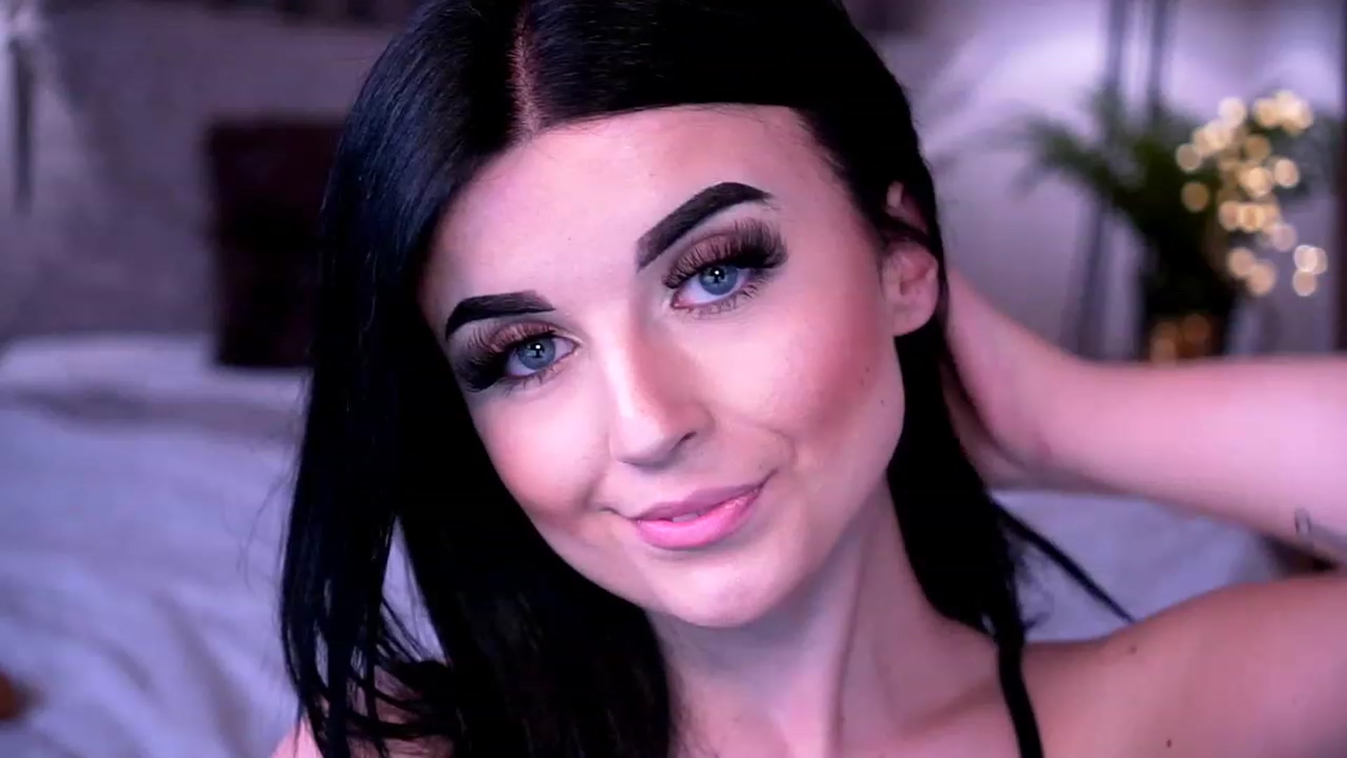 Gallery image thumbnail from Dolly_nn's myfreecams stream on, 04/09/2023, 19:01 image 18 of 20