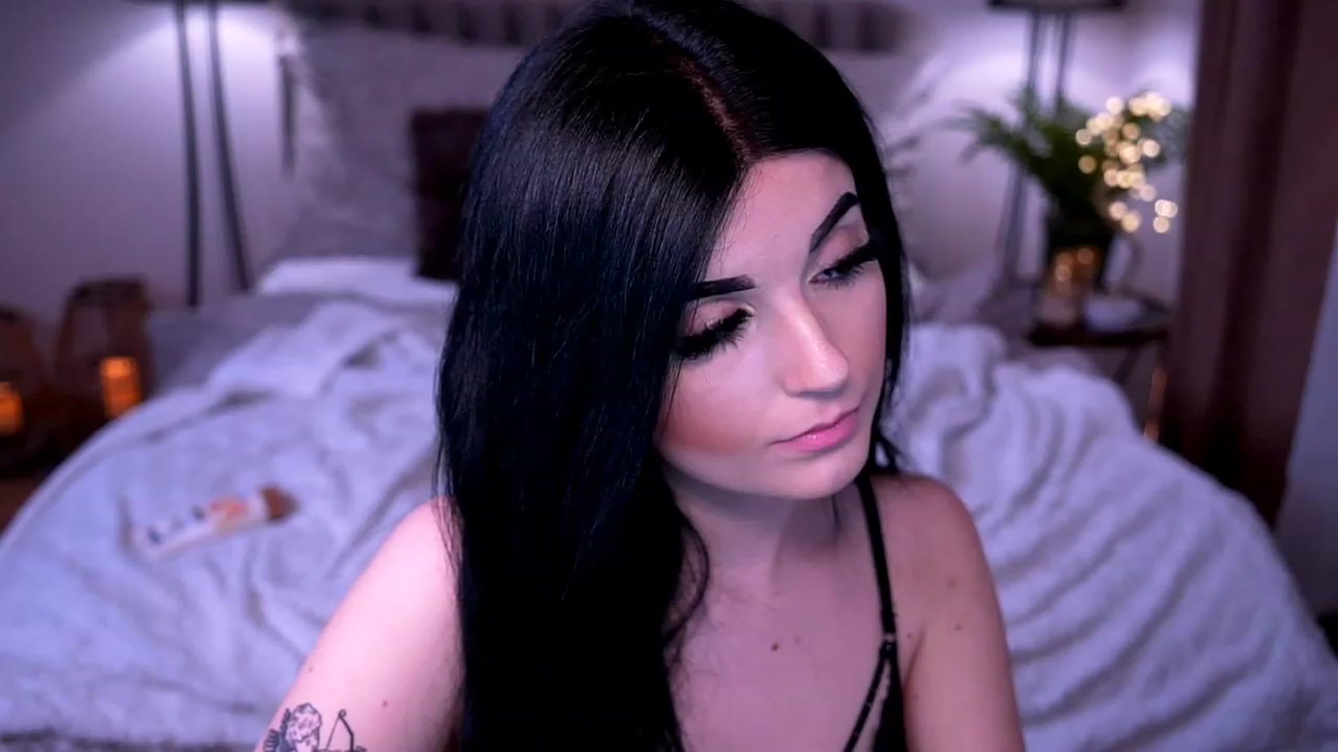 Gallery image thumbnail from Dolly_nn's myfreecams stream on, 04/09/2023, 20:17 image 11 of 20