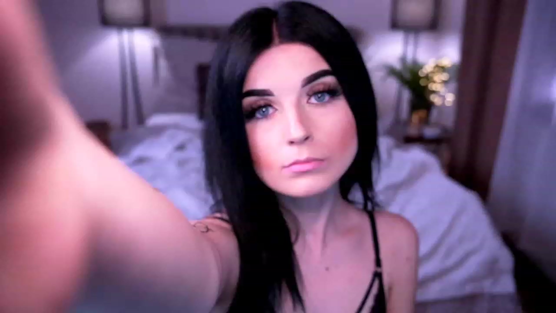 Gallery image thumbnail from Dolly_nn's myfreecams stream on, 04/09/2023, 20:17 image 3 of 20