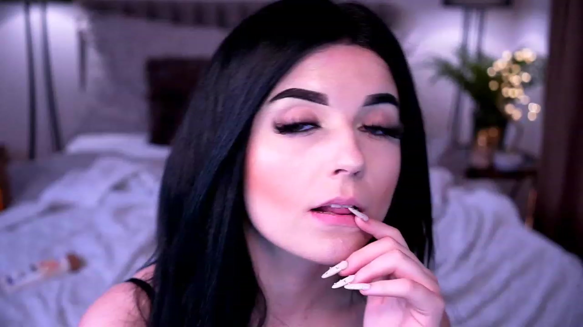 Gallery image thumbnail from Dolly_nn's myfreecams stream on, 04/09/2023, 20:17 image 12 of 20