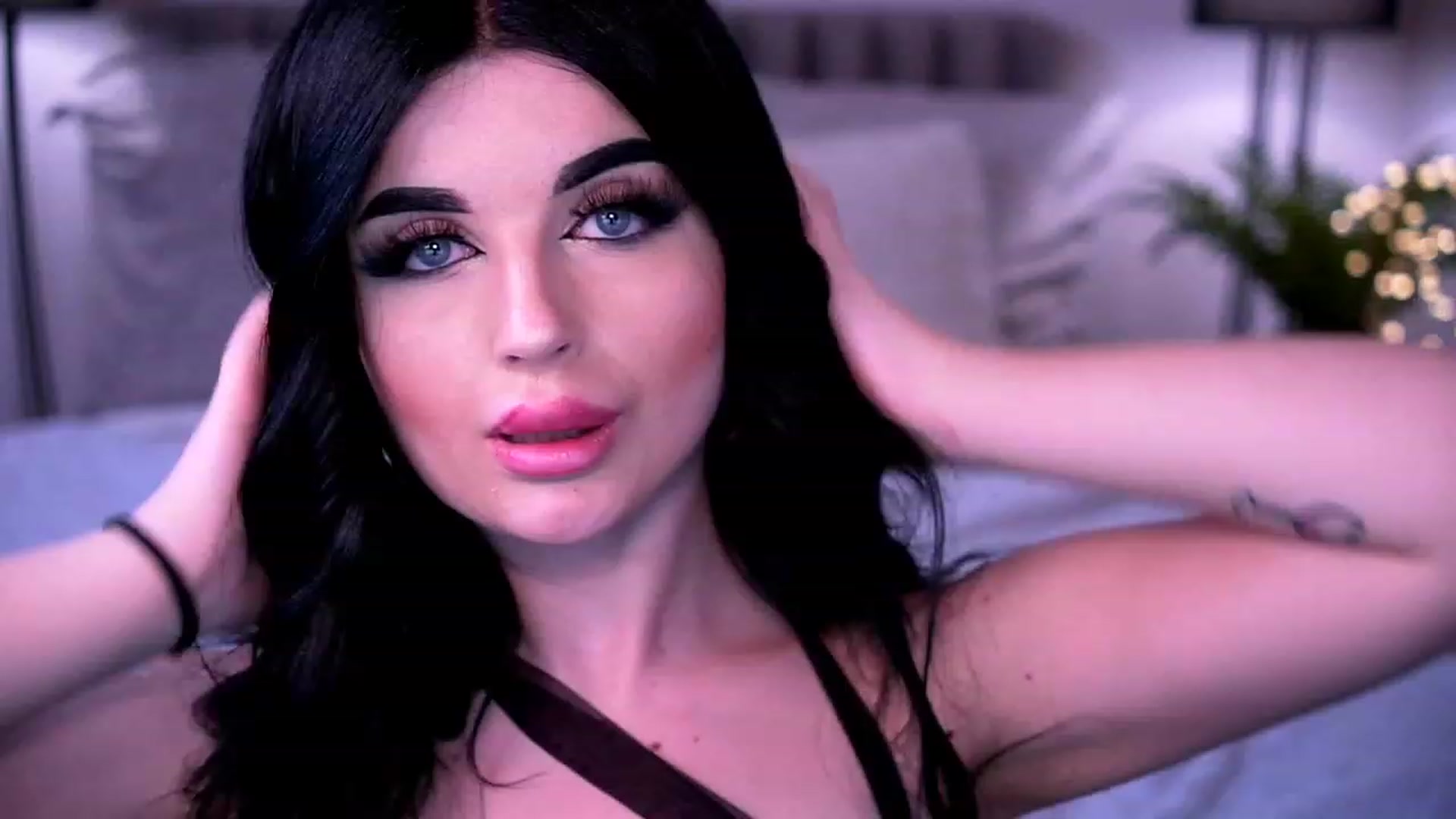 Gallery image thumbnail from Dolly_nn's myfreecams stream on, 04/12/2023, 24:04 image 3 of 20