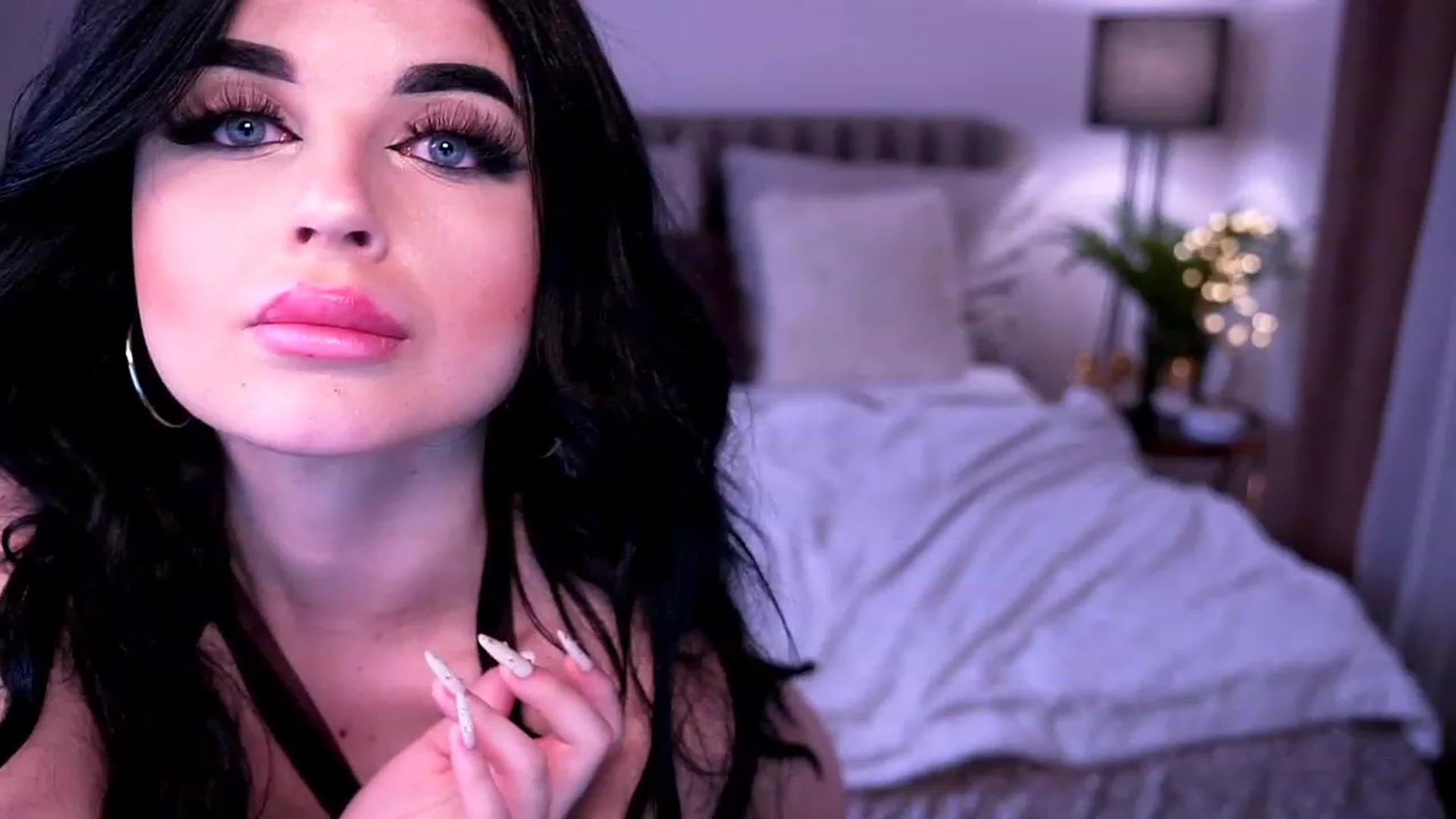 Gallery image thumbnail from Dolly_nn's myfreecams stream on, 04/12/2023, 24:04 image 14 of 20