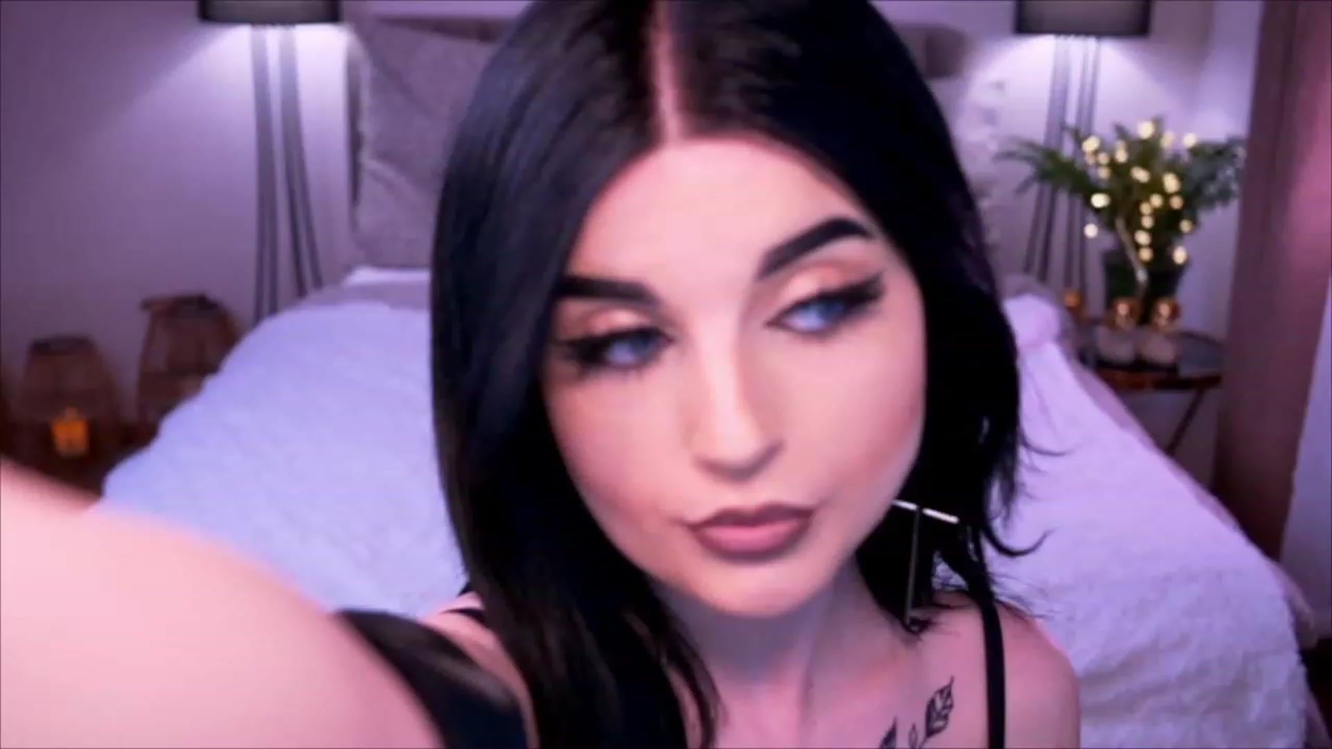 Gallery image thumbnail from Dolly_nn's myfreecams stream on, 04/19/2023, 17:38 image 1 of 20
