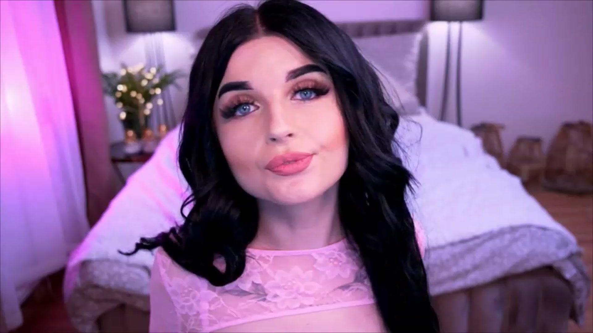 Gallery image thumbnail from Dolly_nn's myfreecams stream on, 04/23/2023, 18:13 image 12 of 20