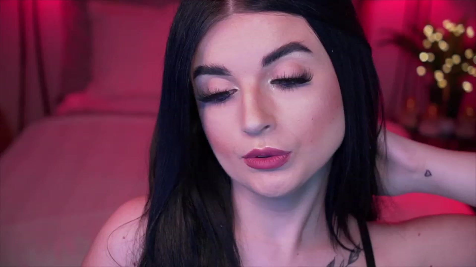 Gallery image thumbnail from Dolly_nn's myfreecams stream on, 05/21/2023, 11:47 image 14 of 20