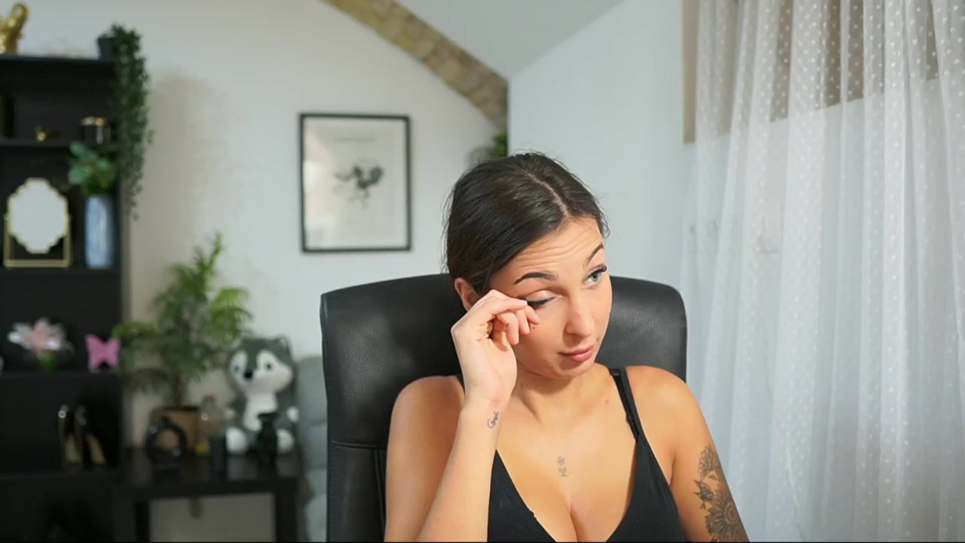 Gallery image thumbnail from Dollyvega69's myfreecams stream on, 07/20/2025, 16:04 image 10 of 20