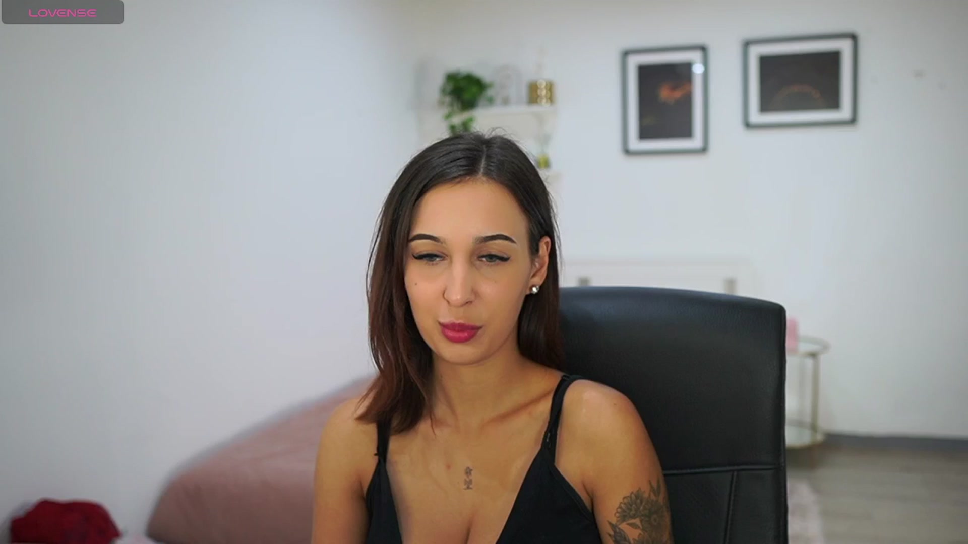 Gallery image thumbnail from Dollyvega69's myfreecams stream on, 08/26/2025, 15:31 image 14 of 20