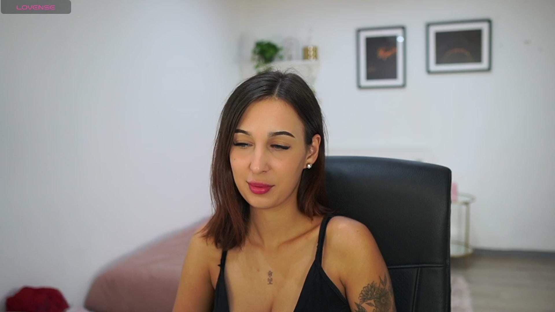 Gallery image thumbnail from Dollyvega69's myfreecams stream on, 08/26/2025, 15:31 image 2 of 20