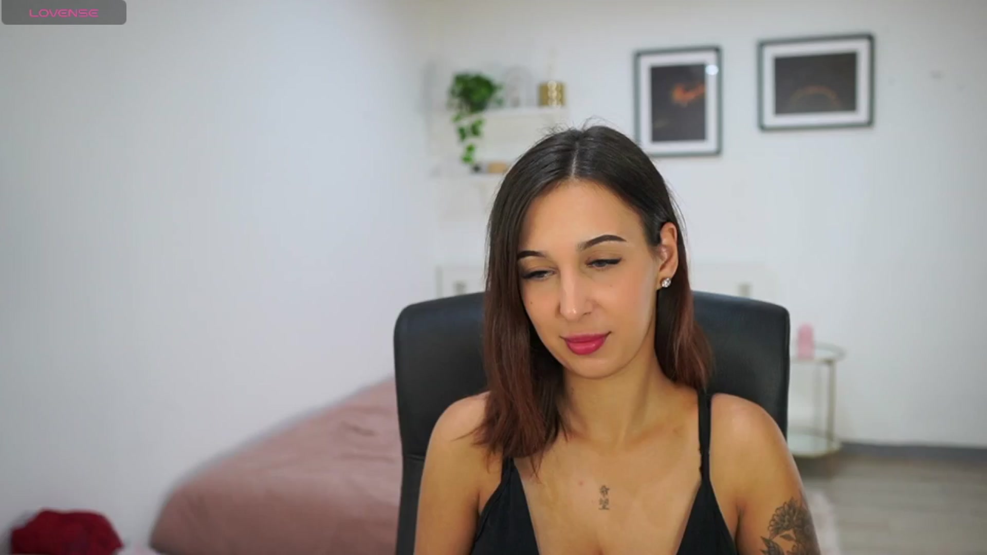 Gallery image thumbnail from Dollyvega69's myfreecams stream on, 08/26/2025, 15:31 image 1 of 20