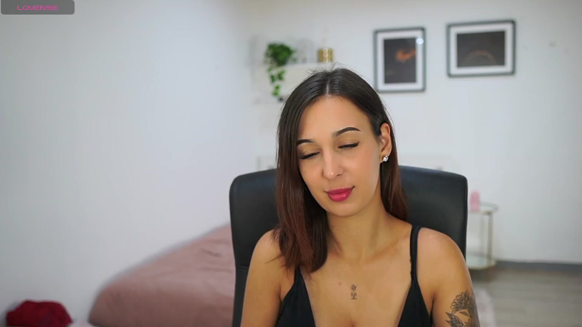 Gallery image thumbnail from Dollyvega69's myfreecams stream on, 08/26/2025, 15:31 image 4 of 20