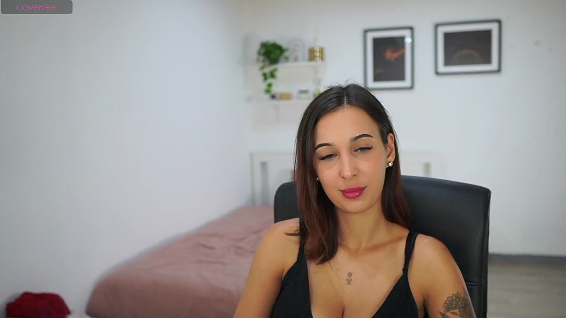 Gallery image thumbnail from Dollyvega69's myfreecams stream on, 08/26/2025, 15:31 image 16 of 20