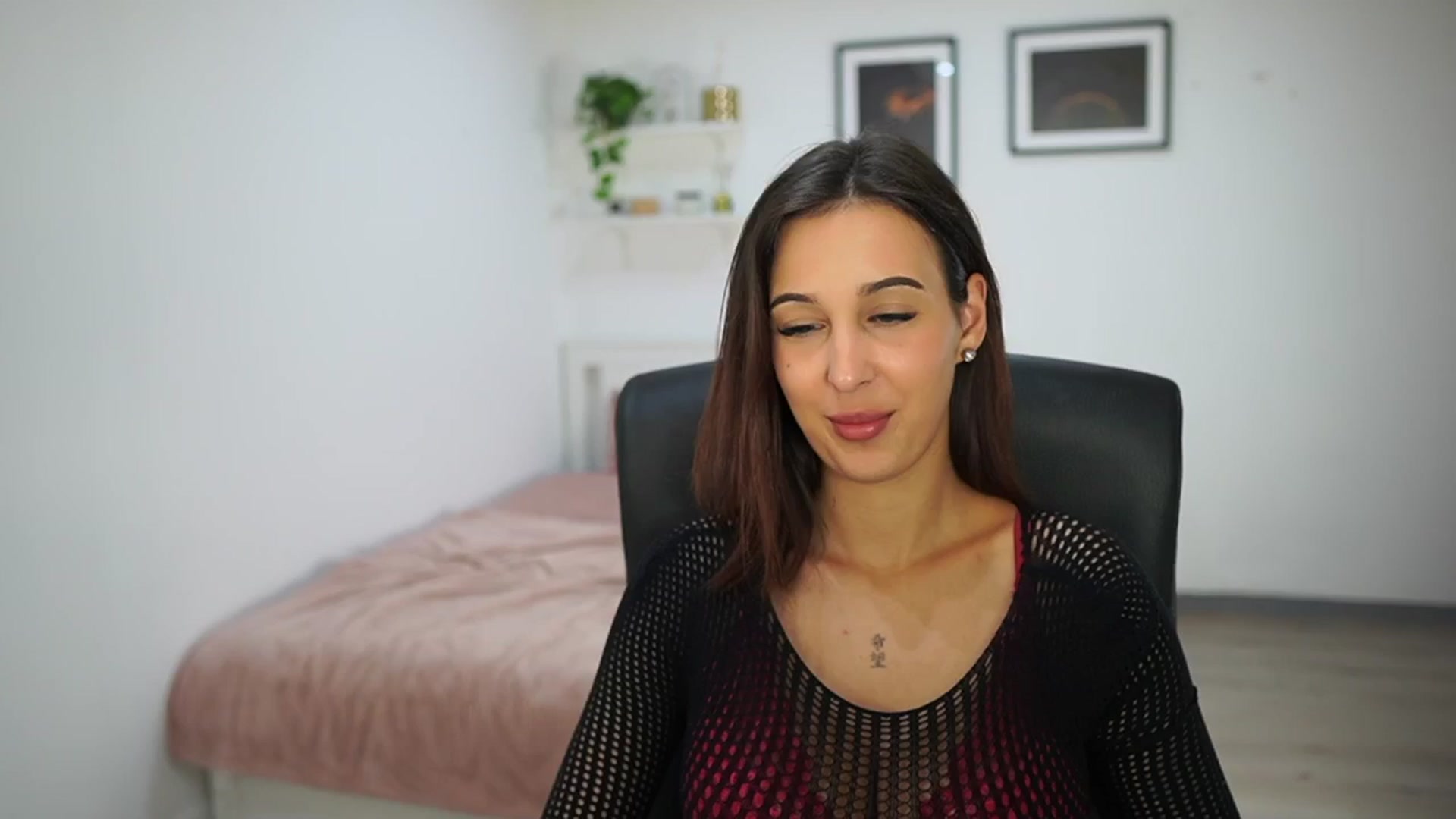 Gallery image thumbnail from Dollyvega69's myfreecams stream on, 08/28/2025, 15:55 image 4 of 20