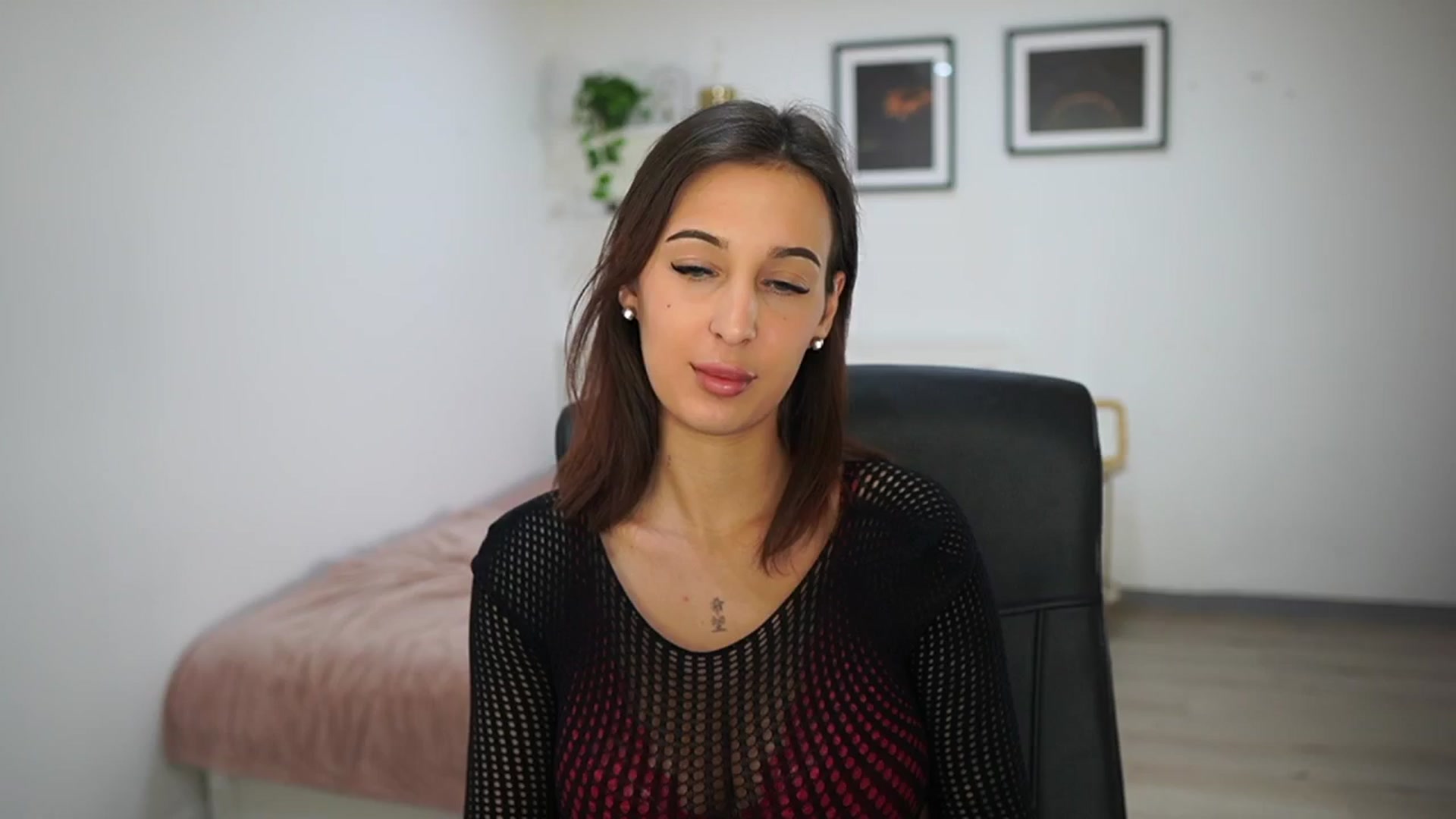 Gallery image thumbnail from Dollyvega69's myfreecams stream on, 08/28/2025, 15:55 image 16 of 20