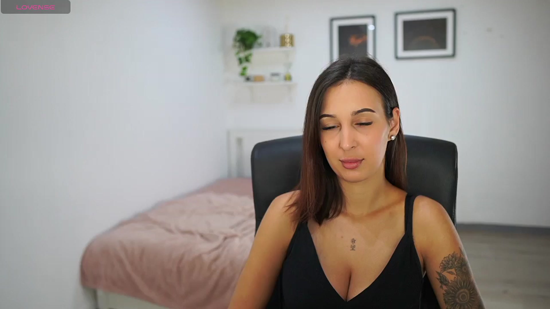 Gallery image thumbnail from Dollyvega69's myfreecams stream on, 08/29/2025, 16:07 image 1 of 20