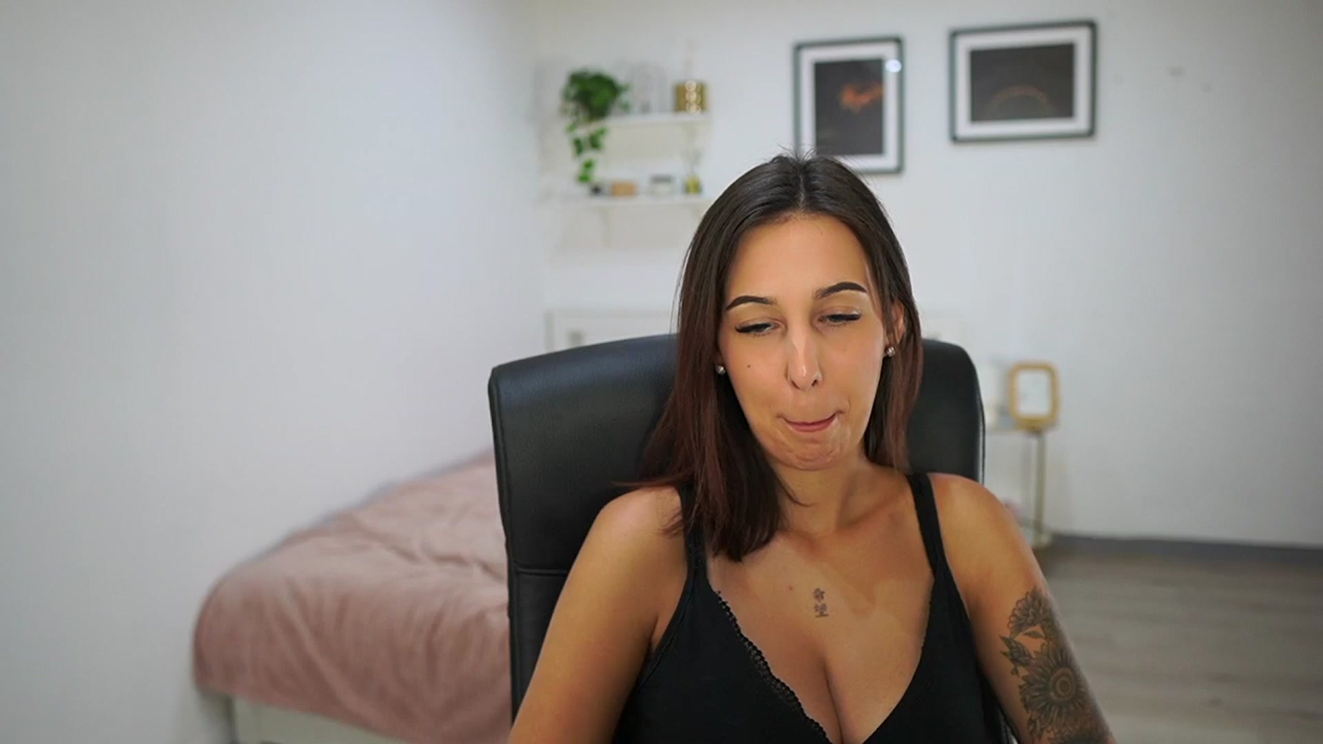 Gallery image thumbnail from Dollyvega69's myfreecams stream on, 08/29/2025, 16:07 image 19 of 20