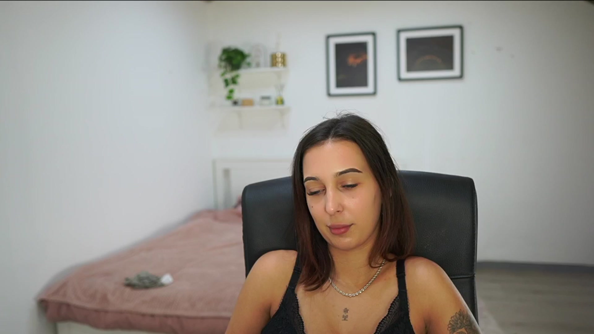 Gallery image thumbnail from Dollyvega69's myfreecams stream on, 09/15/2025, 16:13 image 6 of 20