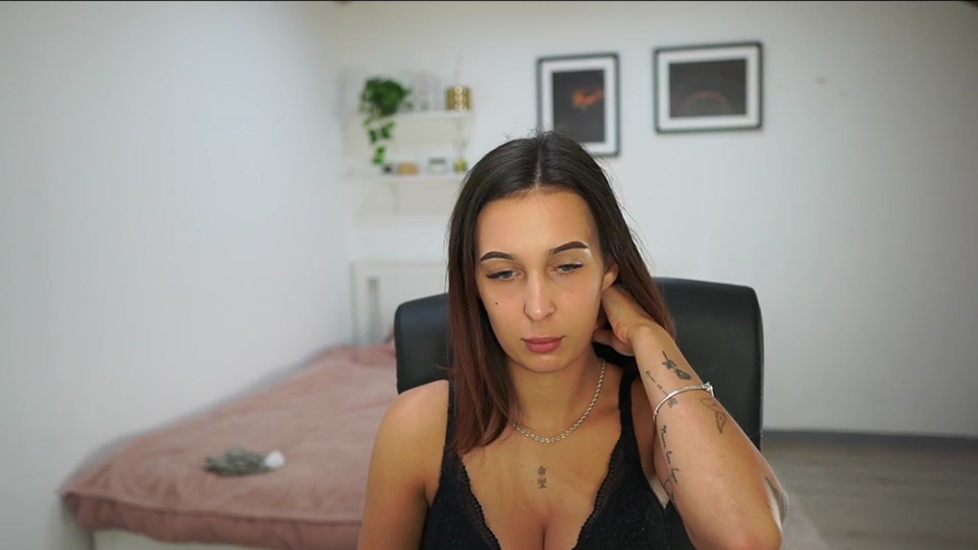 Gallery image thumbnail from Dollyvega69's myfreecams stream on, 09/15/2025, 16:13 image 14 of 20