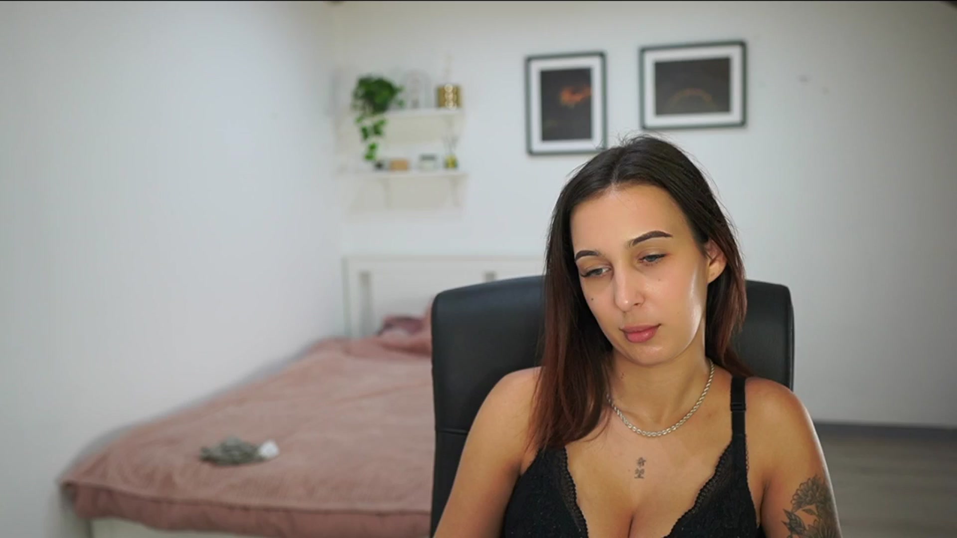Gallery image thumbnail from Dollyvega69's myfreecams stream on, 09/15/2025, 16:13 image 11 of 20